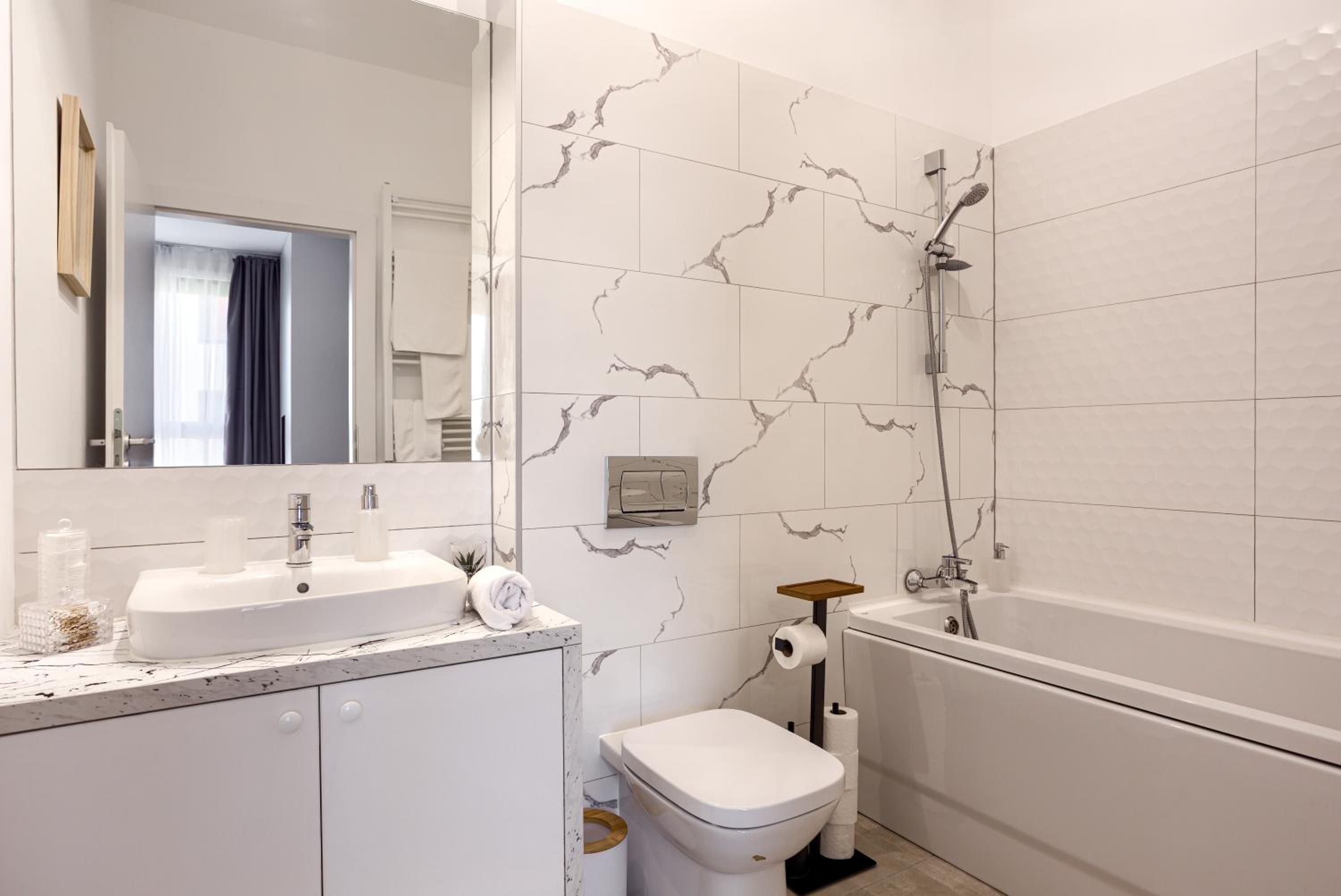 ARI Grand Black&White - 2BR with Terrace