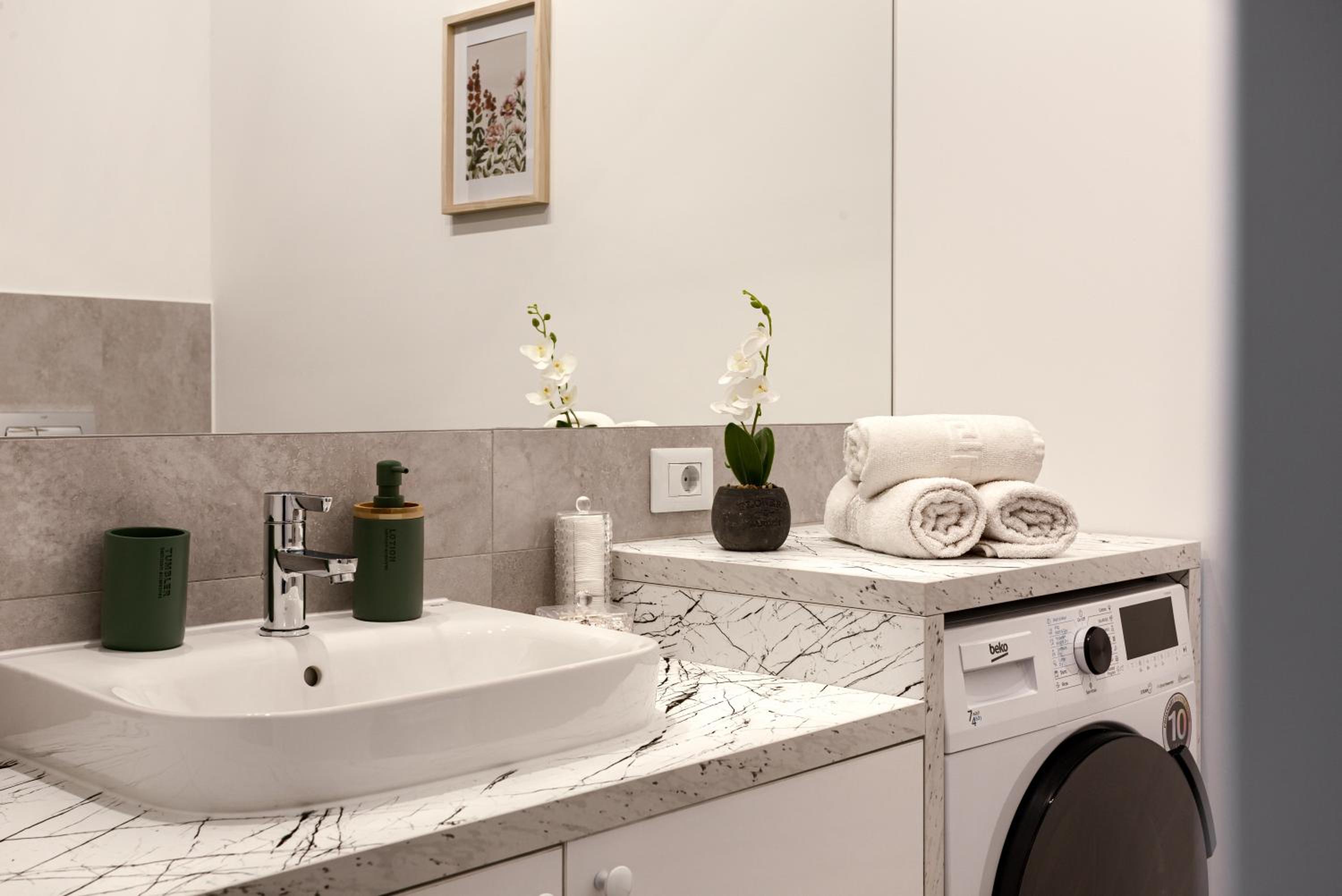 ARI Grand Black&White - 2BR with Terrace