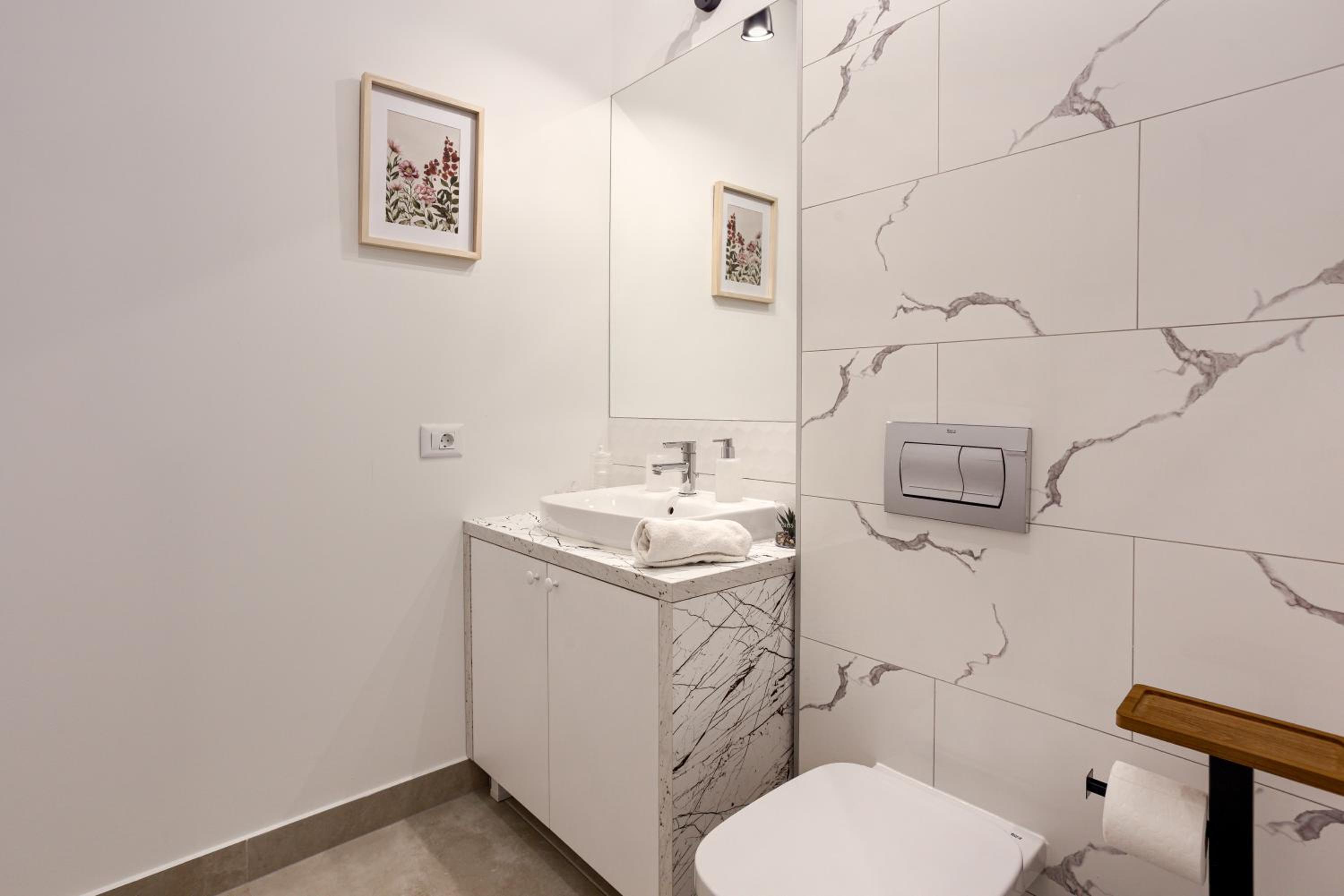 ARI Grand Black&White - 2BR with Terrace