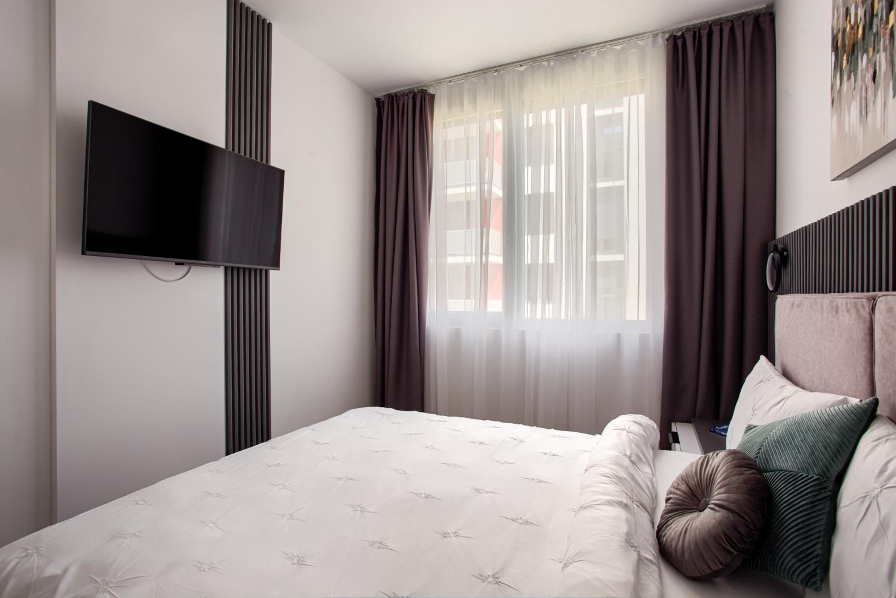 ARI Grand Black&White - 2BR with Terrace