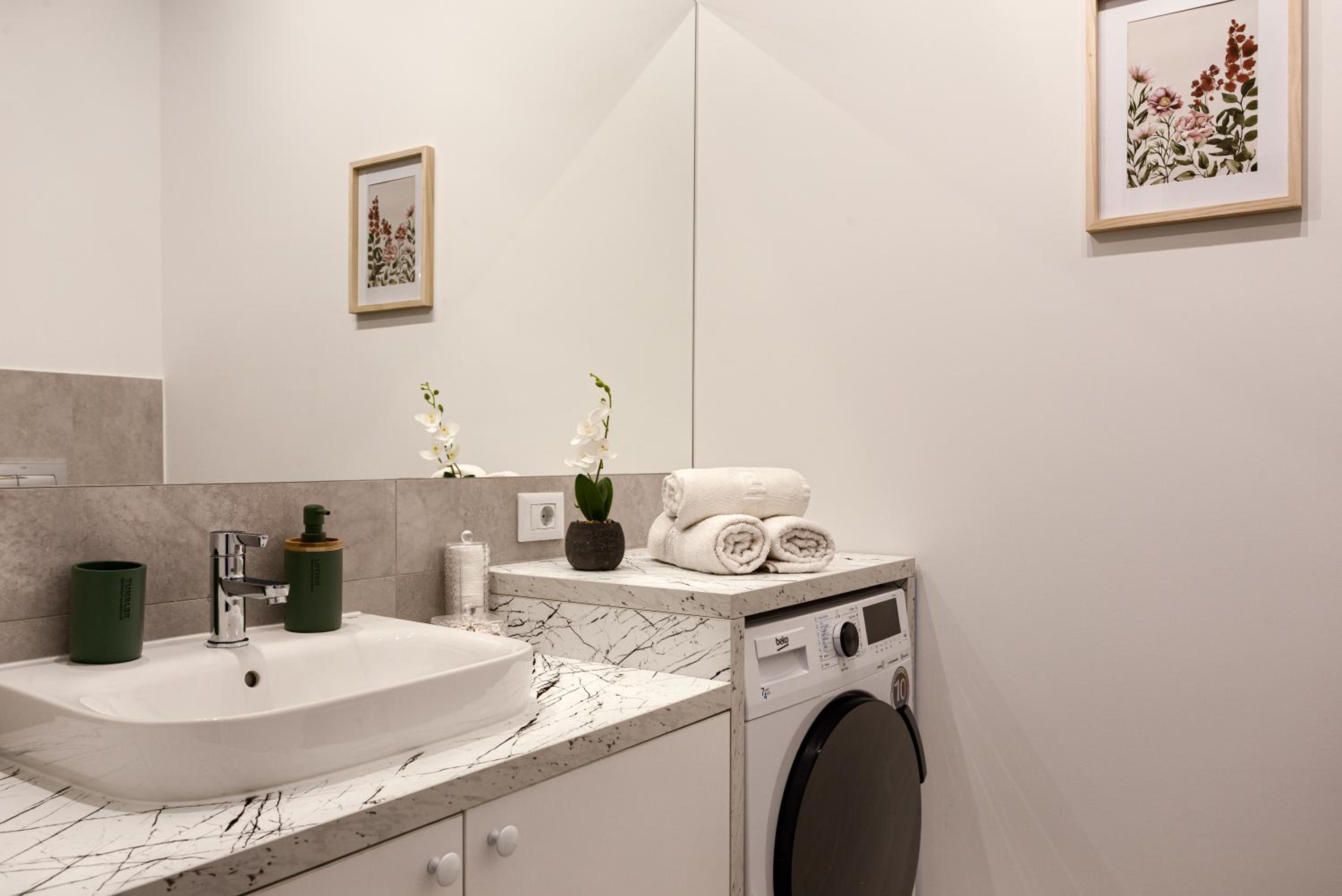 ARI Grand Black&White - 2BR with Terrace