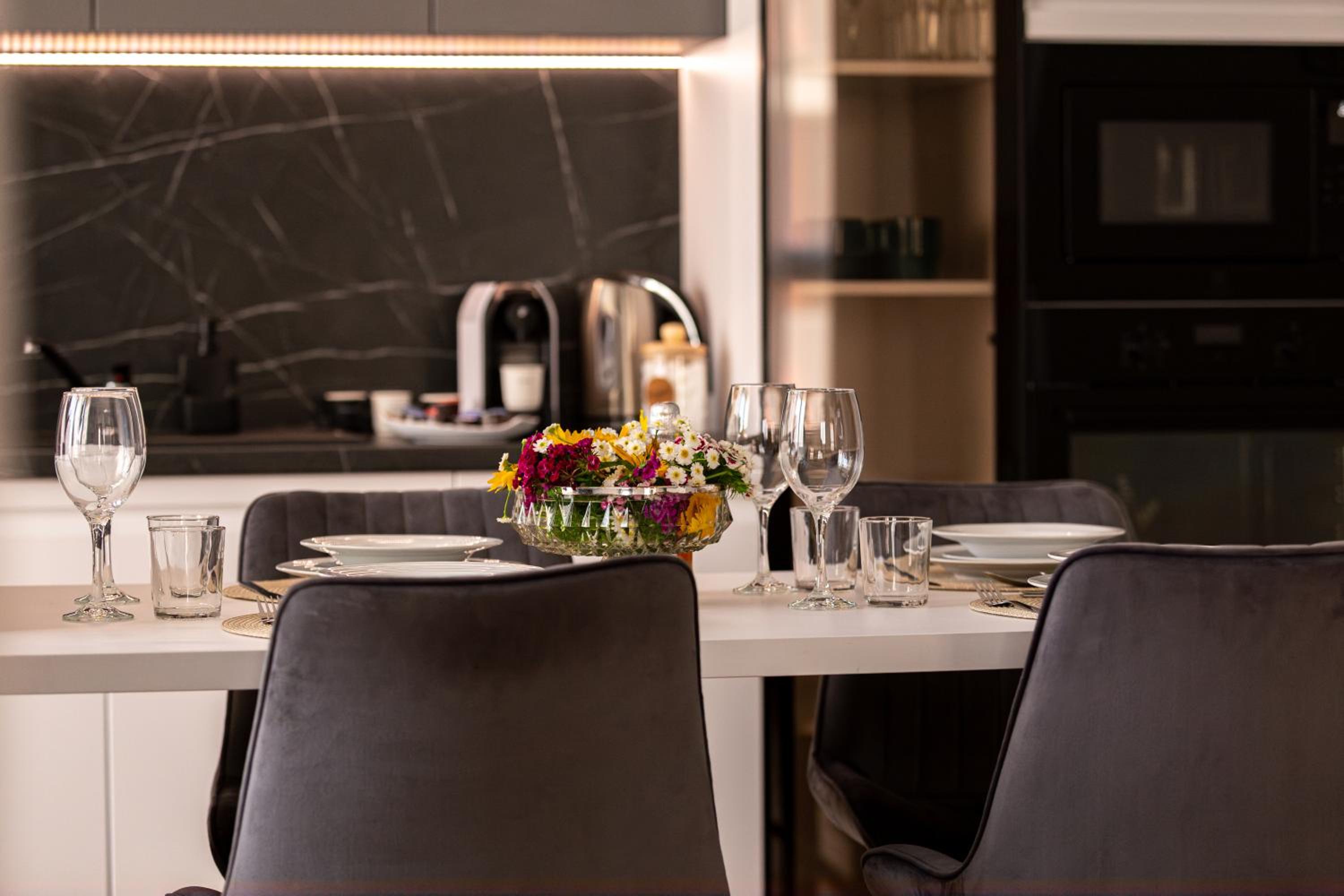 ARI Grand Black&White - 2BR with Terrace