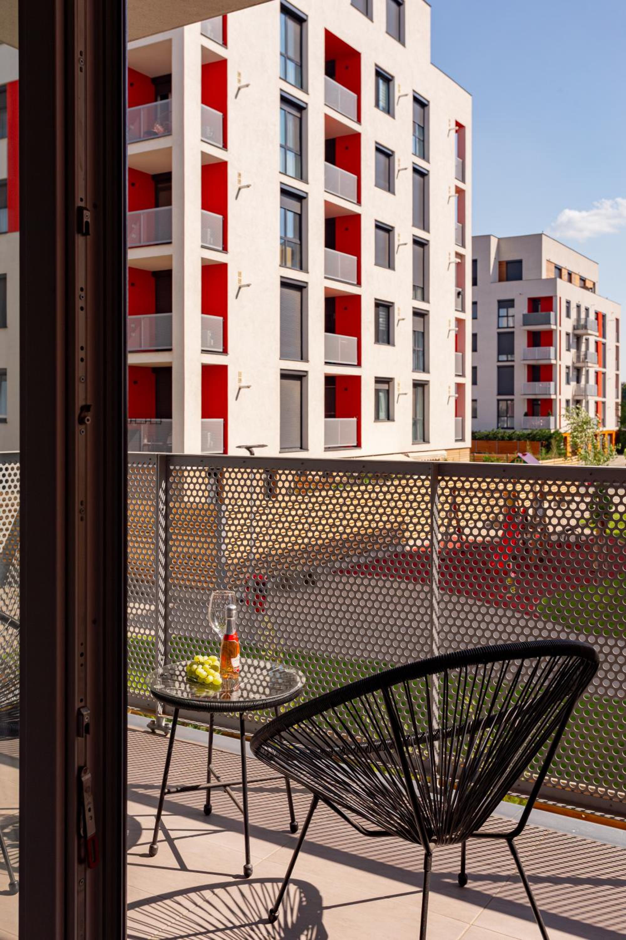 ARI Grand Black&White - 2BR with Terrace