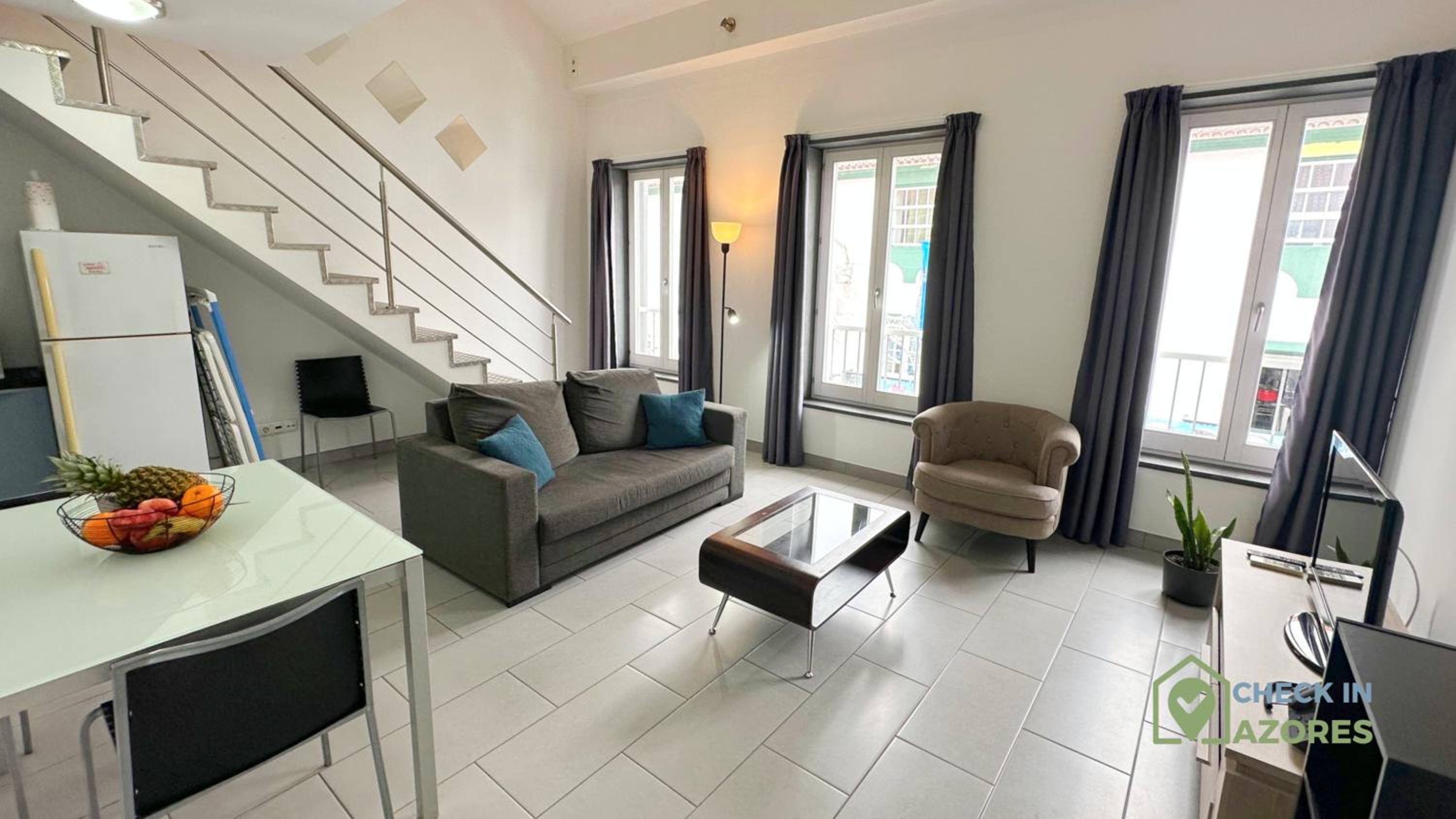 Loft acolhedor com mezanine no centro de Angra