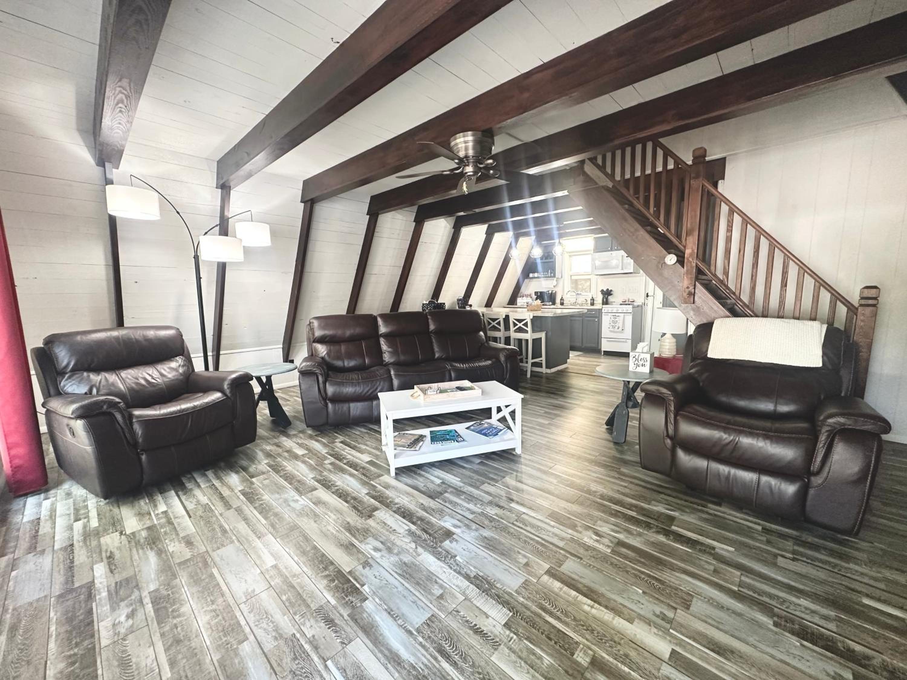 Kentucky Lake Family Cabin! Pet Friendly