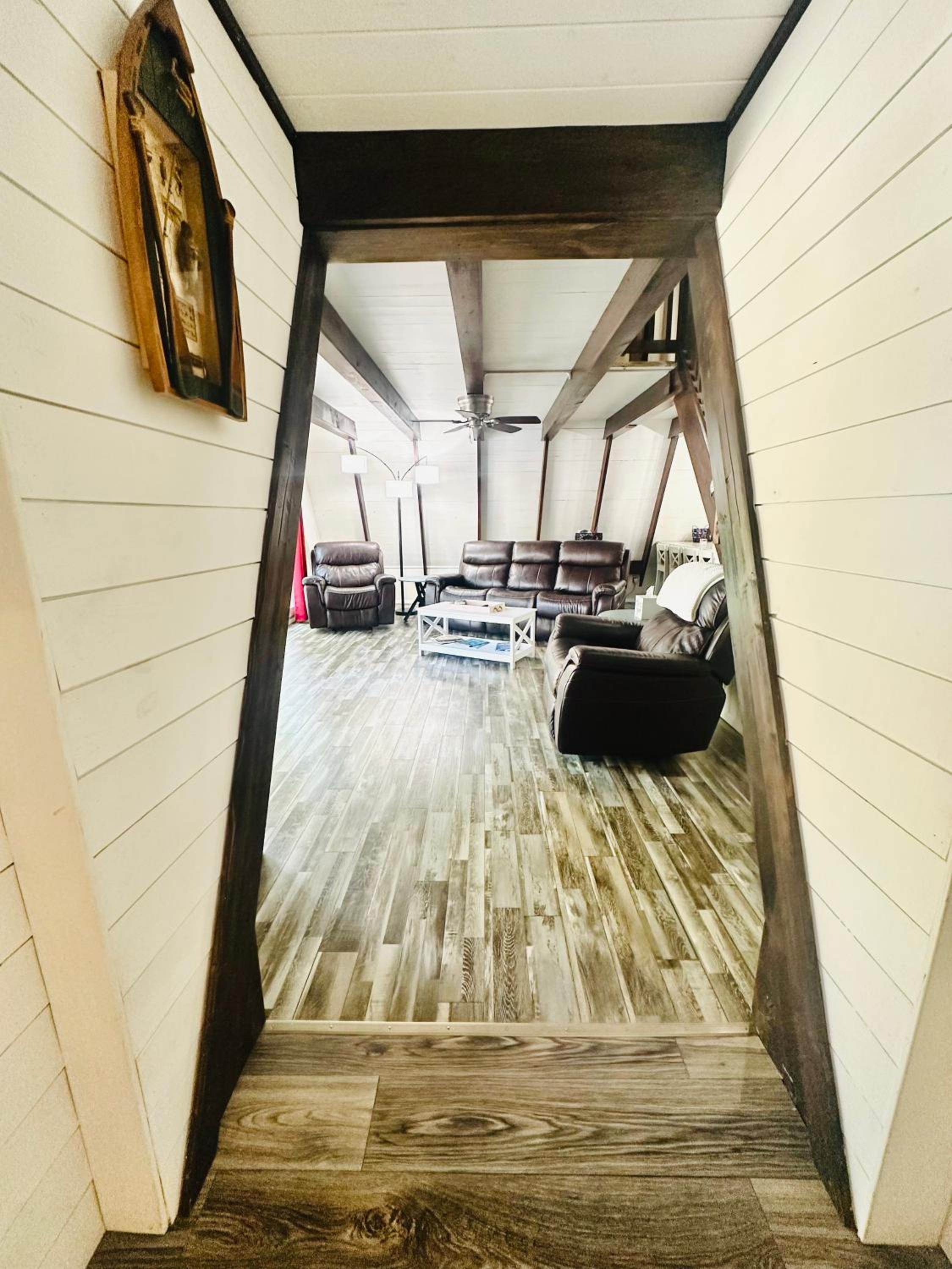 Kentucky Lake Family Cabin! Pet Friendly