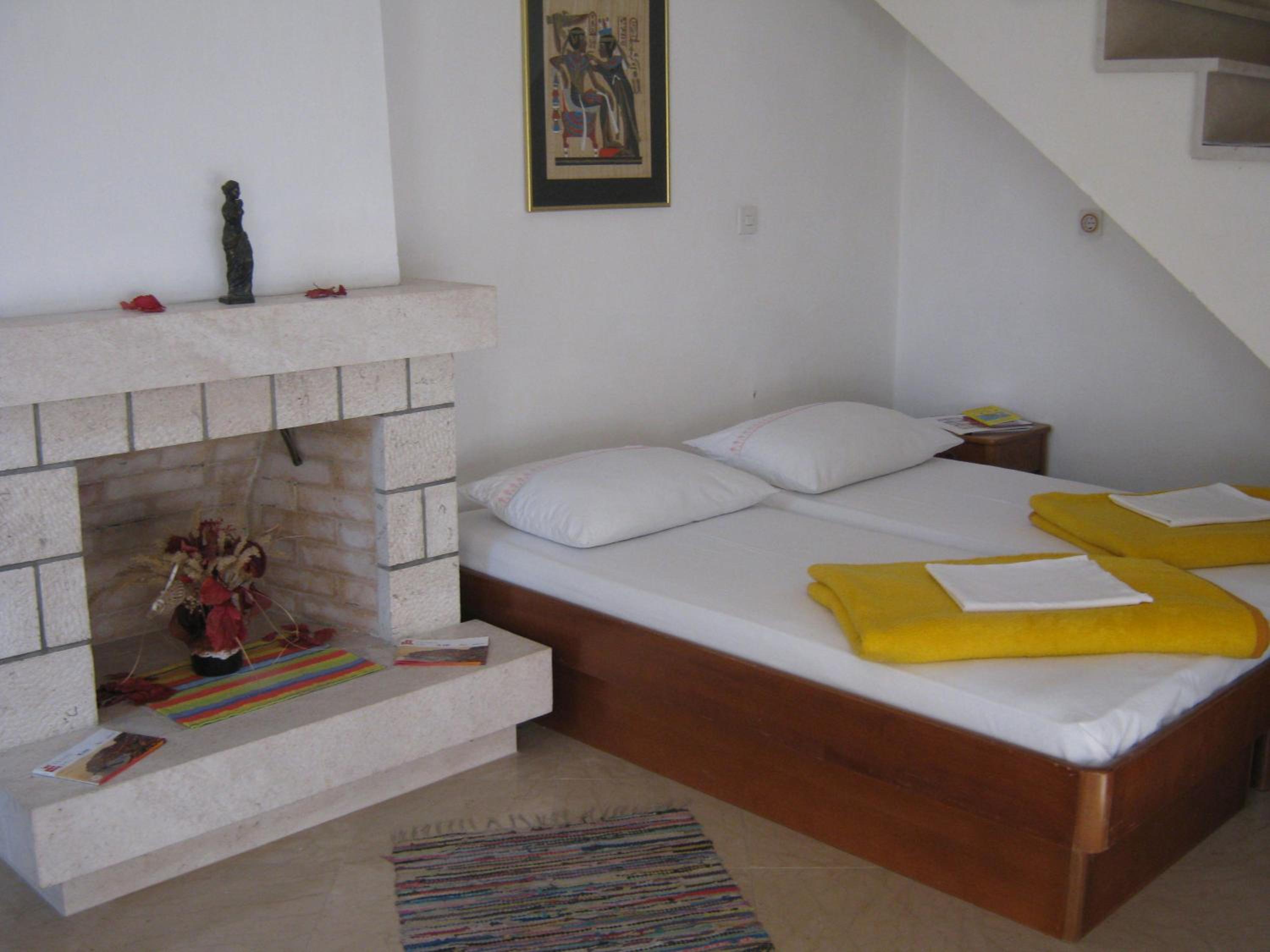 Apartments and Rooms Artemida