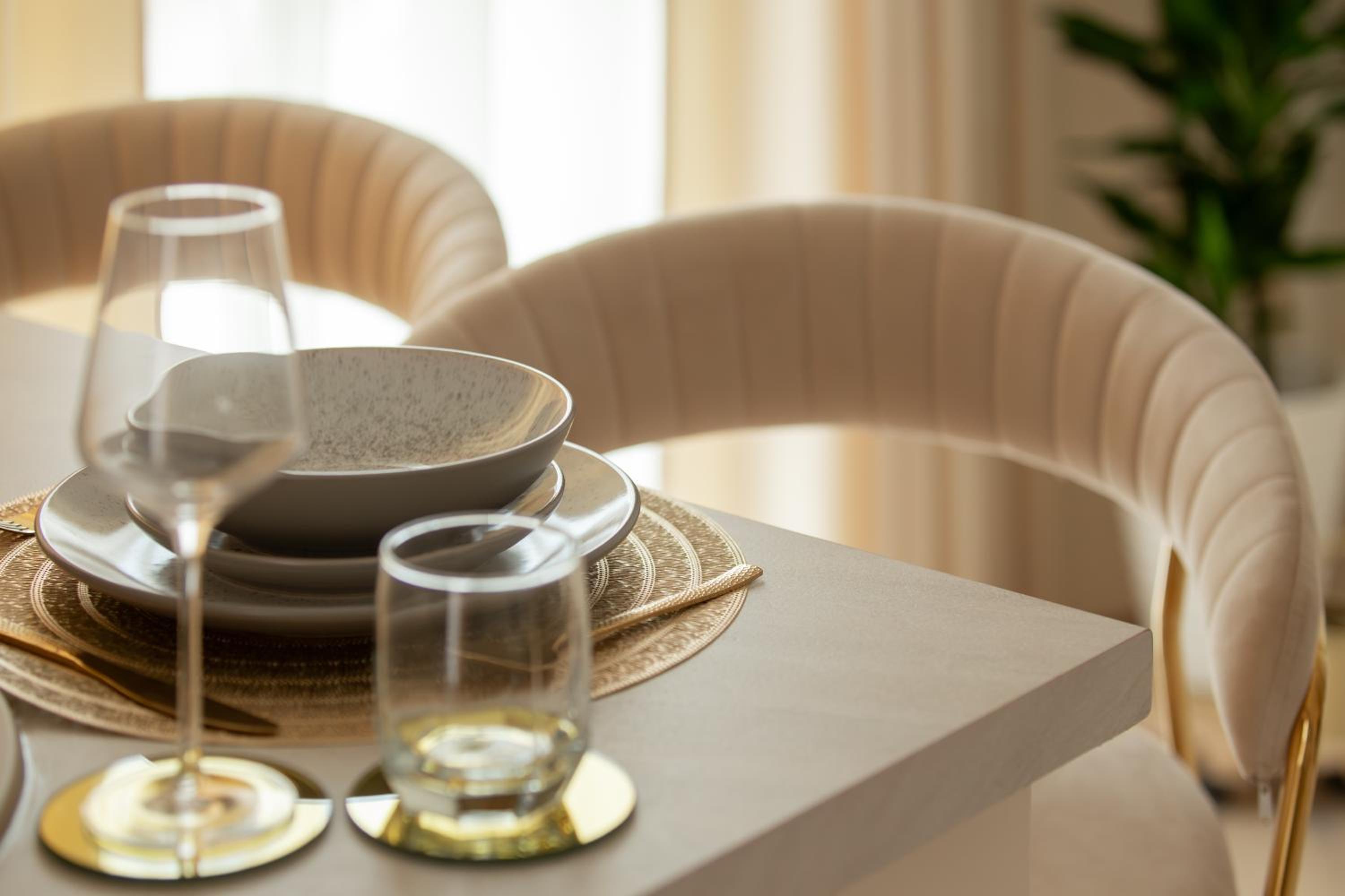 ARI Luxury Apartment with Balcony