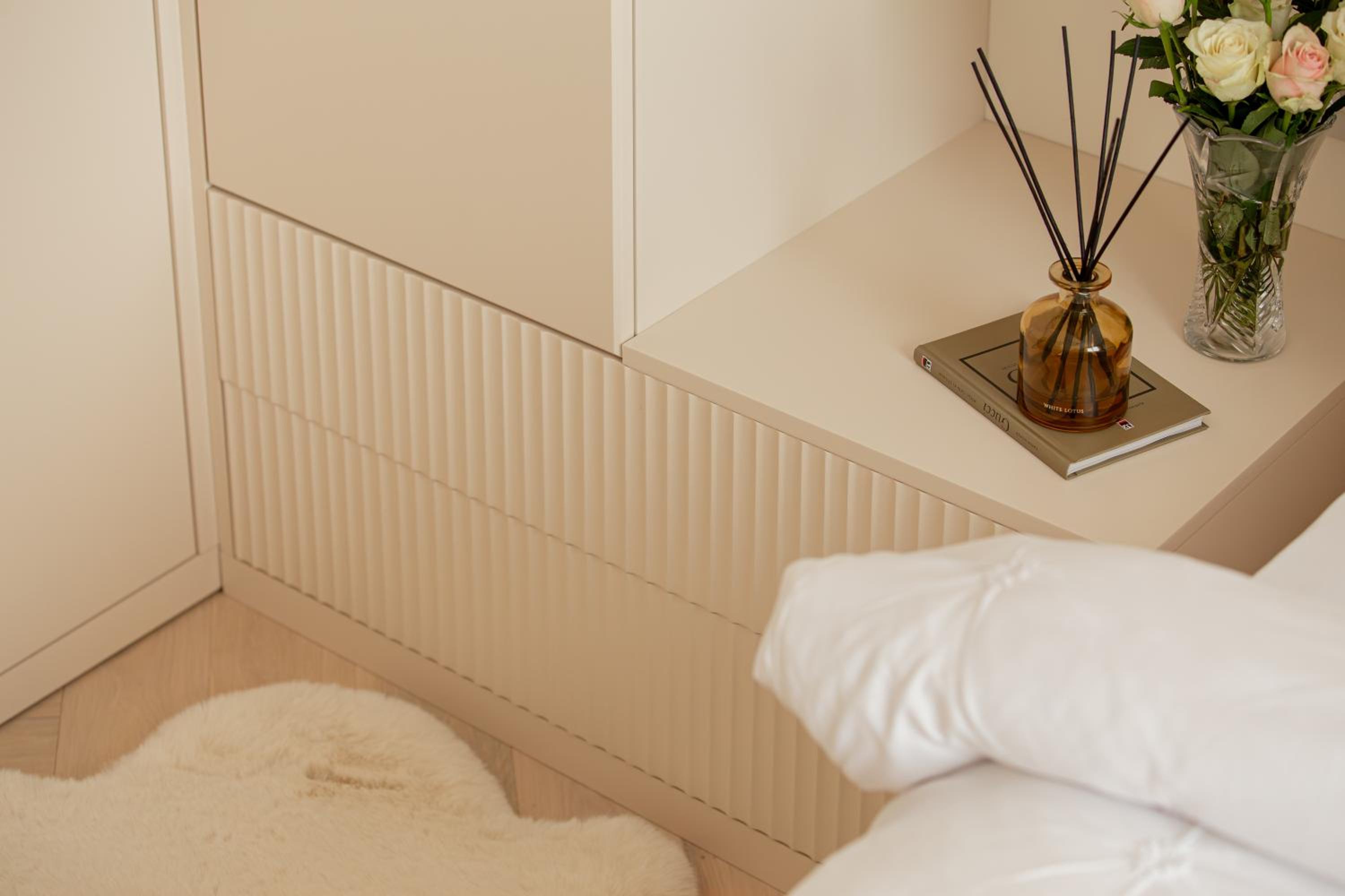 ARI Luxury Apartment with Balcony