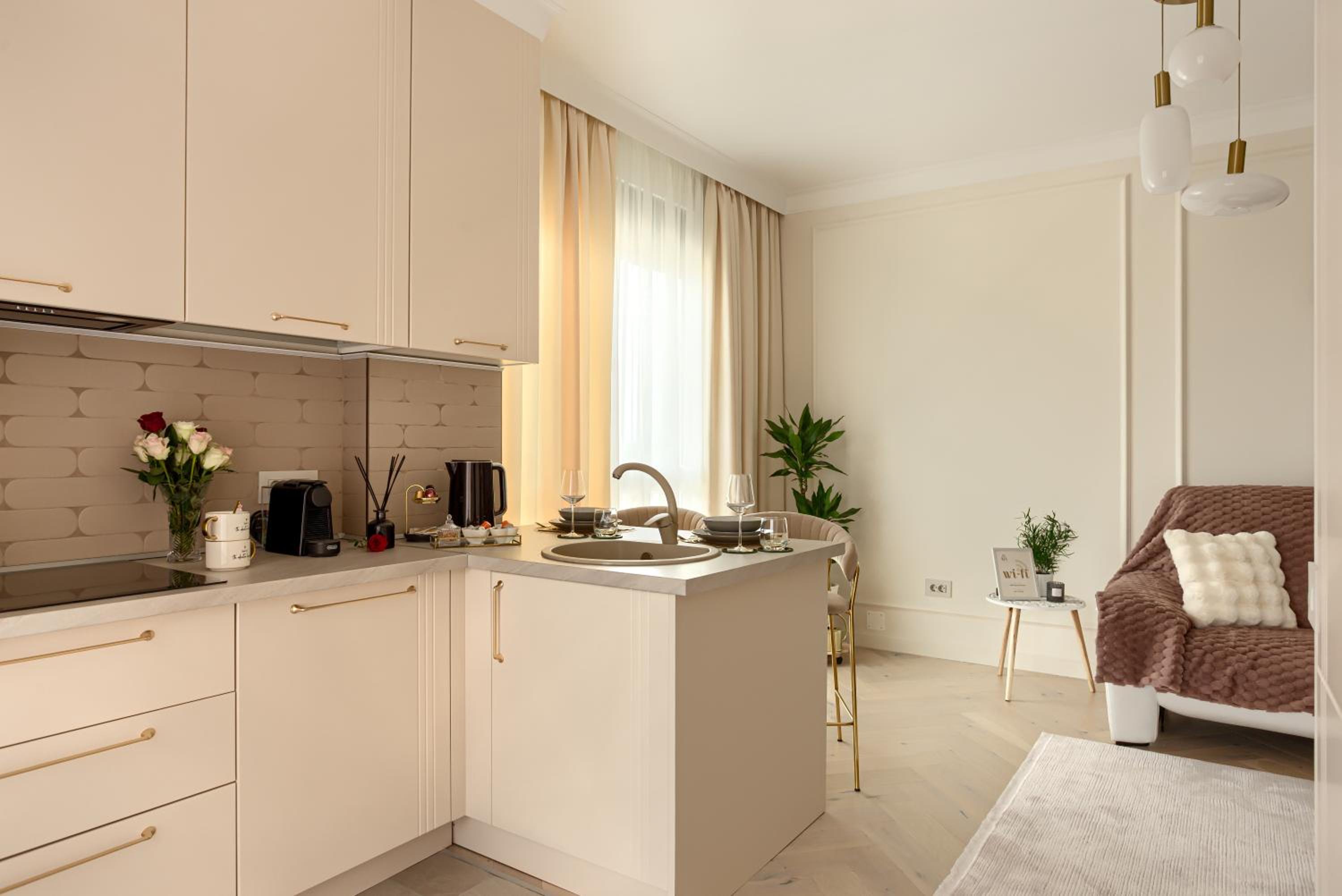ARI Luxury Apartment with Balcony