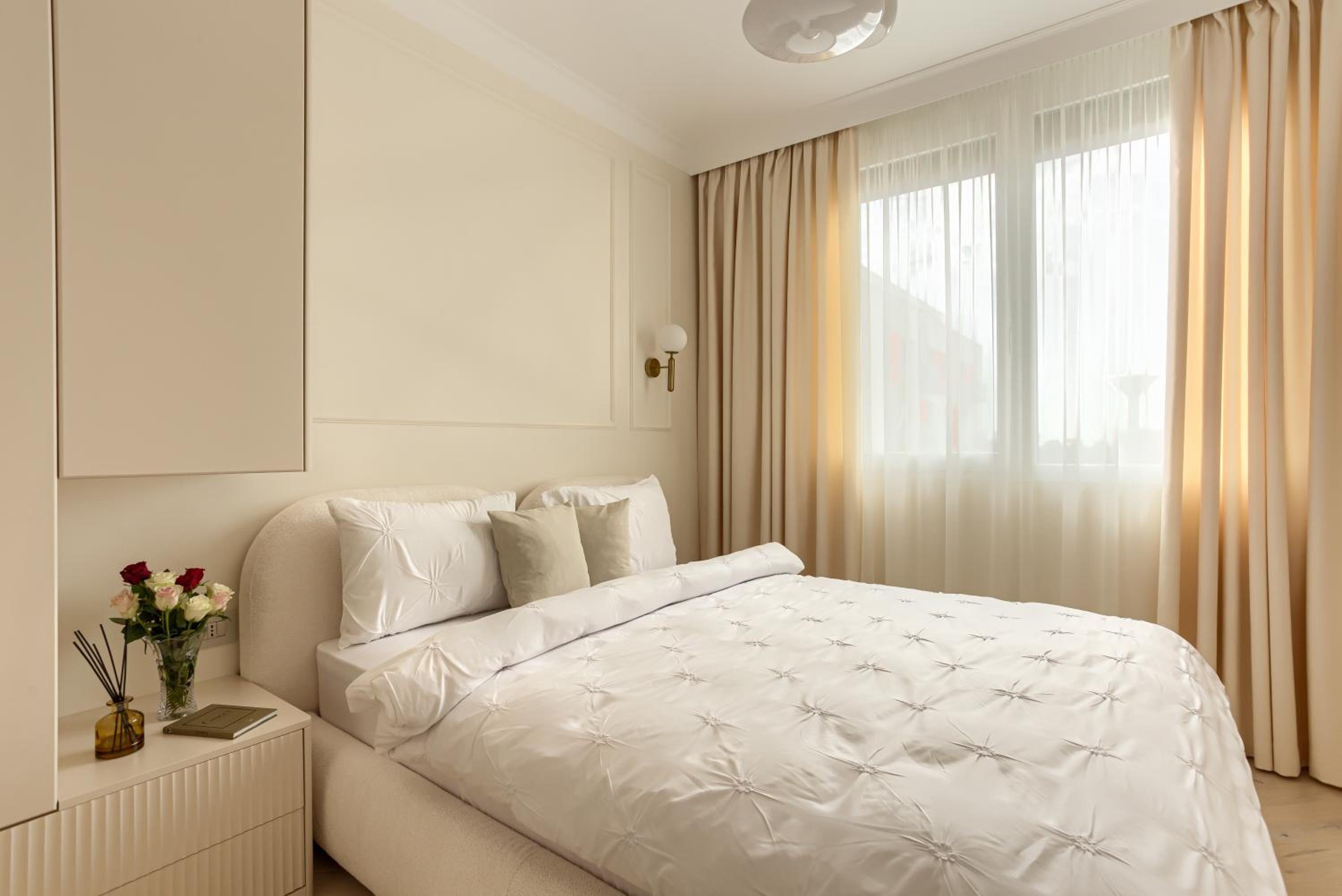 ARI Luxury Apartment with Balcony
