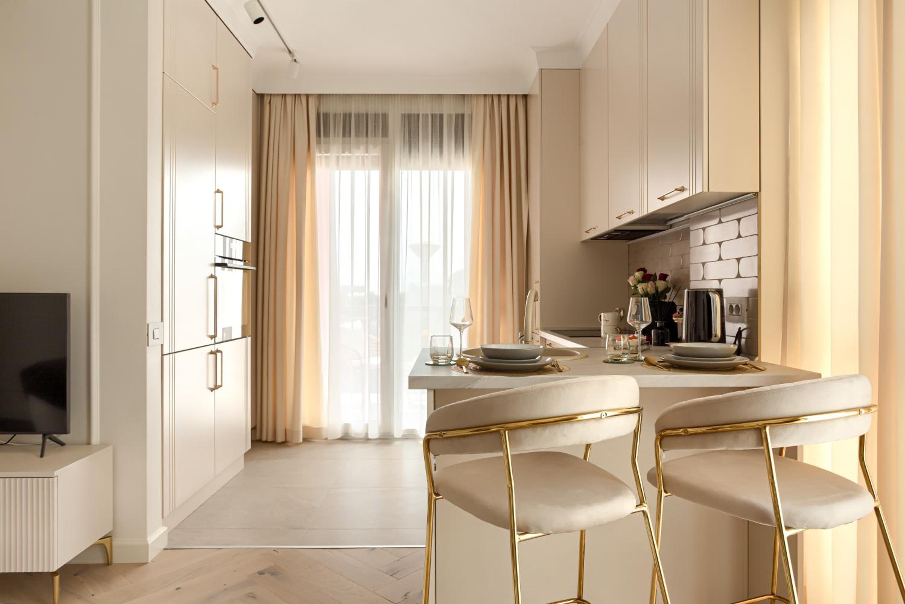 ARI Luxury Apartment with Balcony