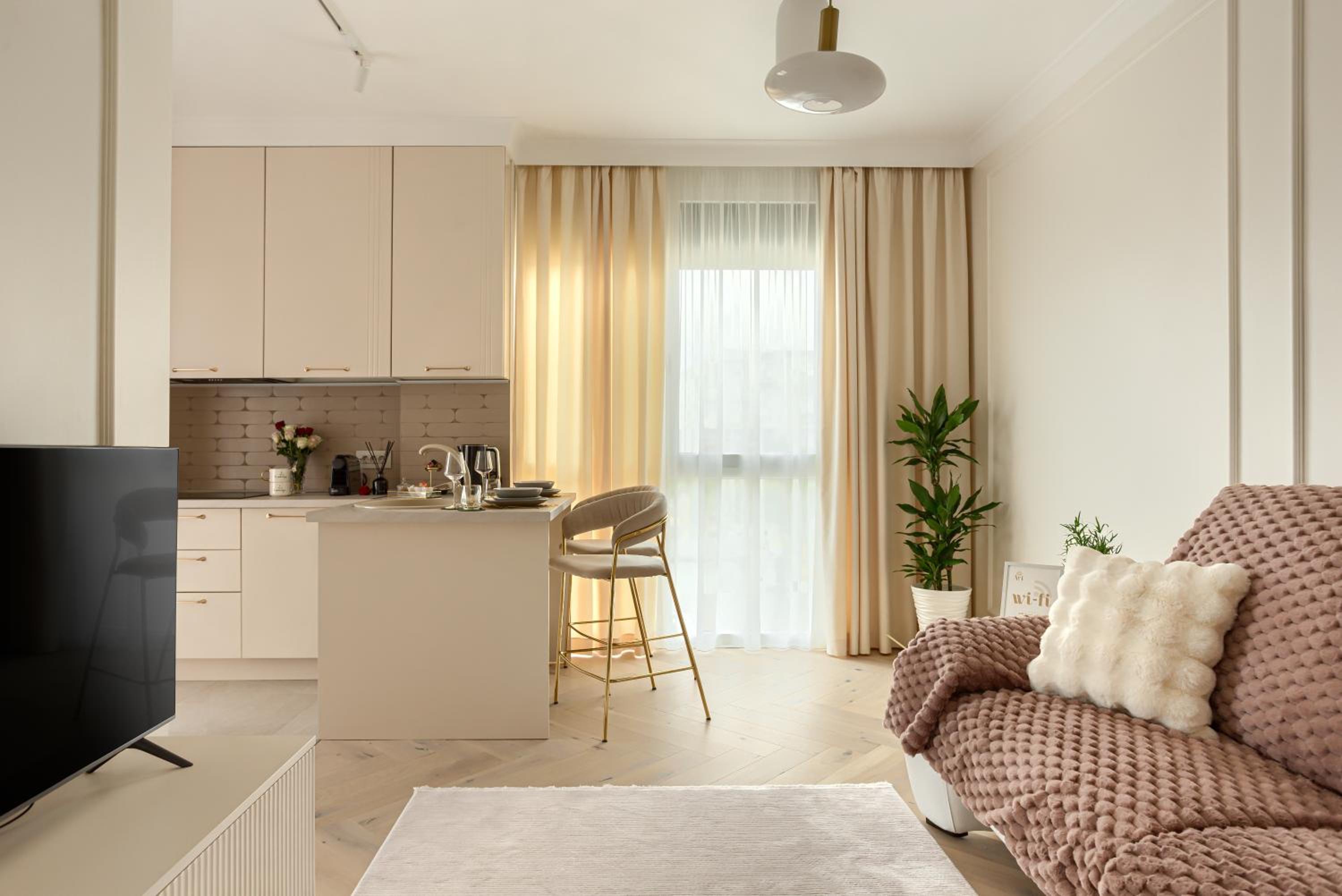 ARI Luxury Apartment with Balcony
