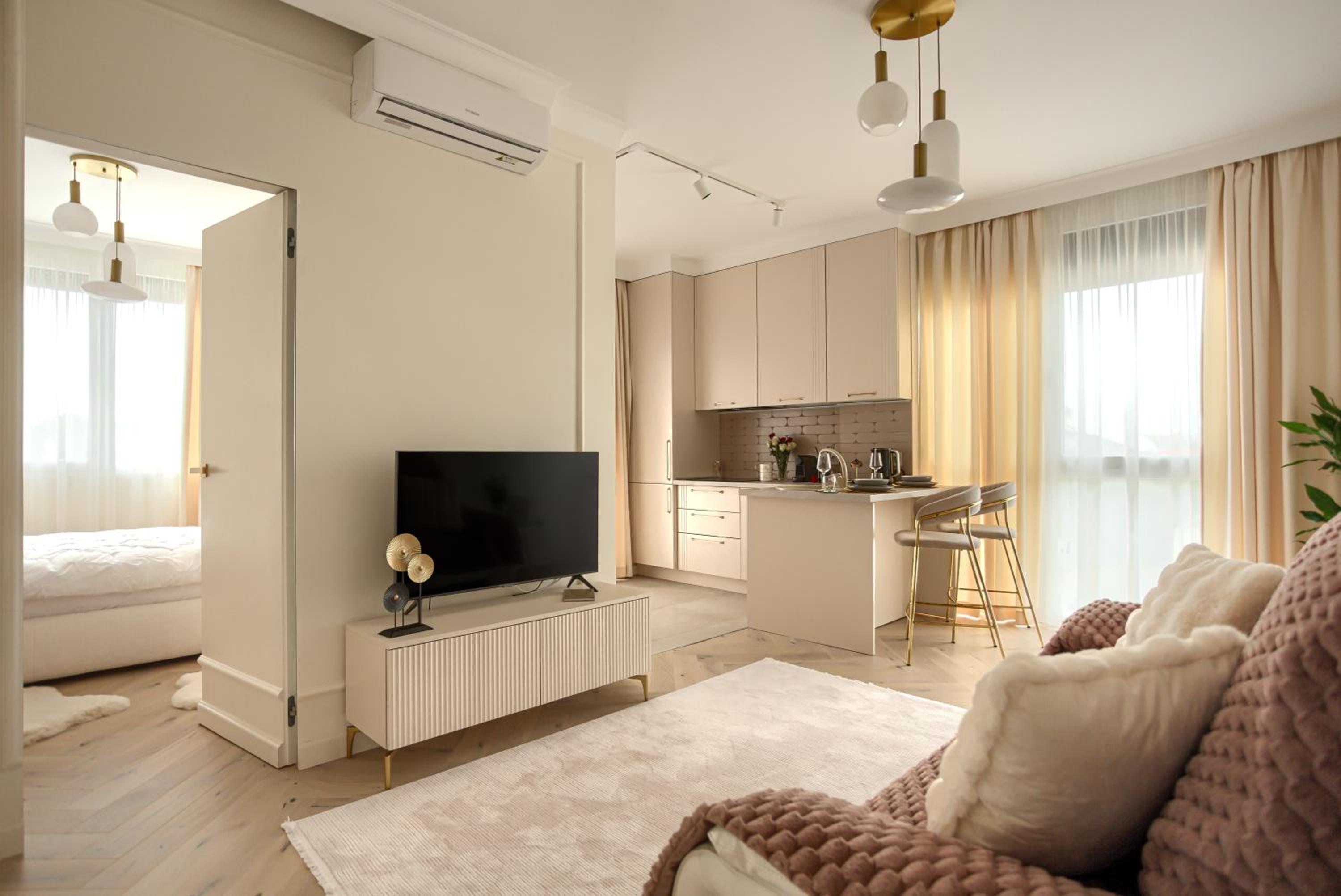 ARI Luxury Apartment with Balcony