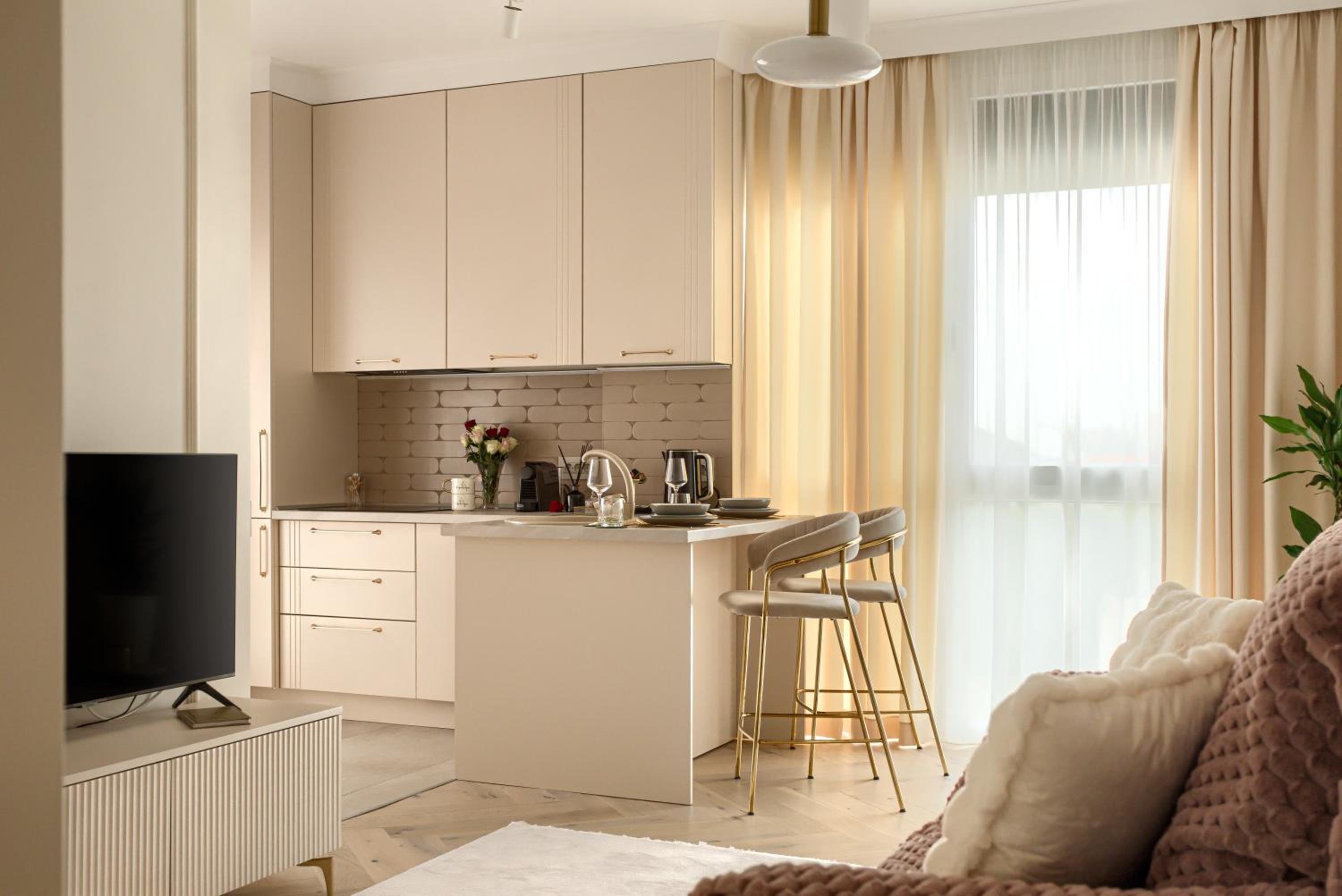 ARI Luxury Apartment with Balcony
