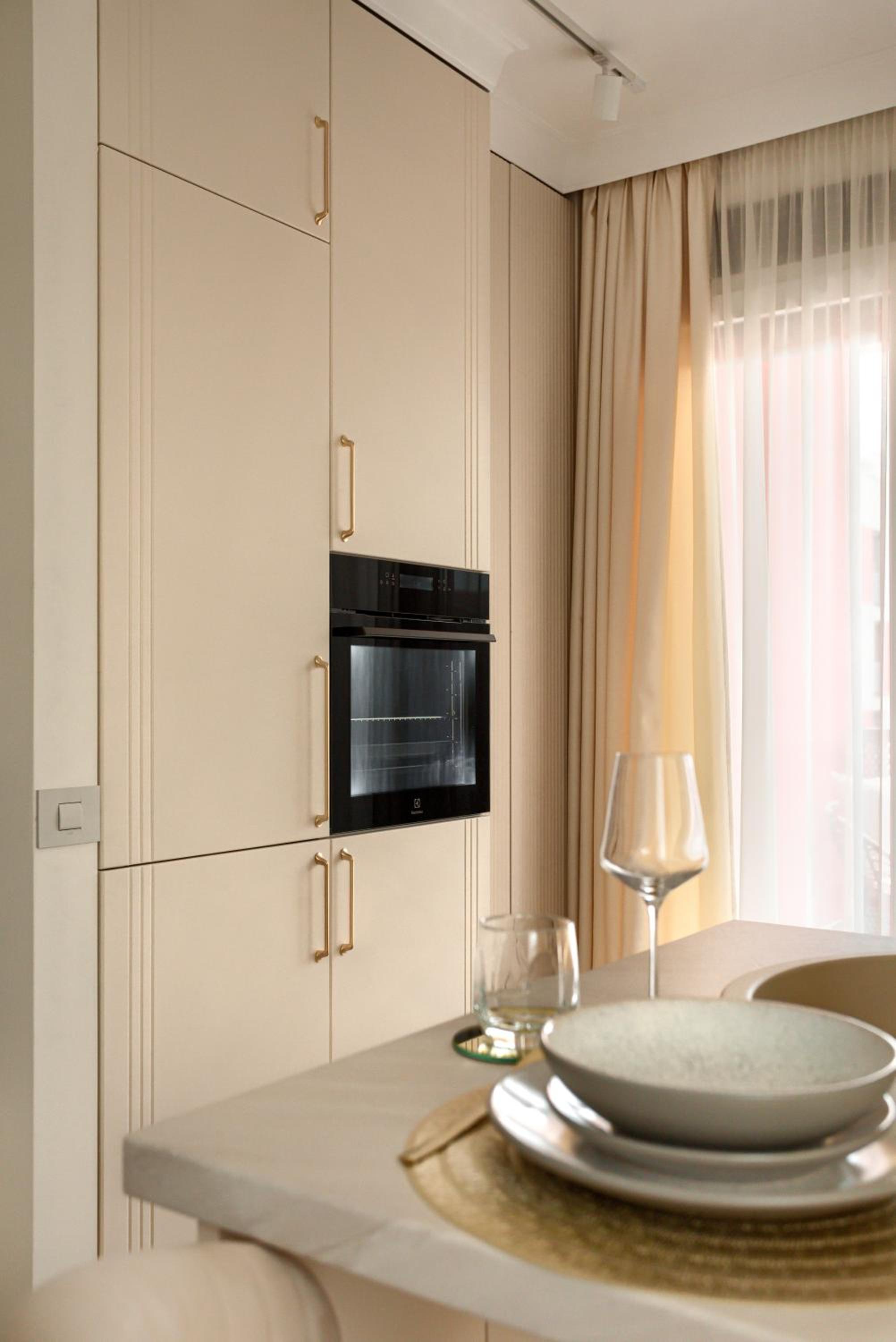 ARI Luxury Apartment with Balcony