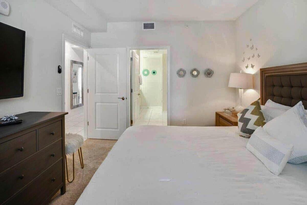 Lovely 2BR Codo with 2Clubhouses & Kids Splash Pad