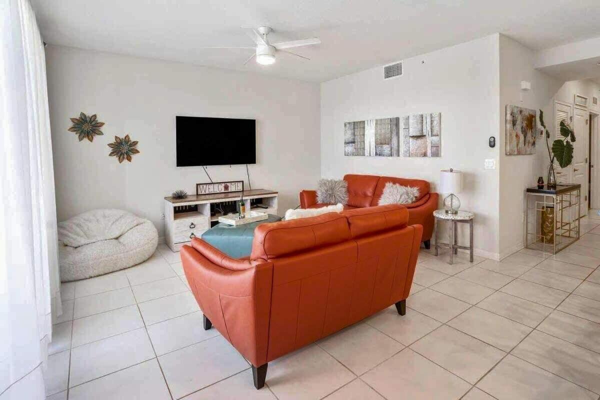 Lovely 2BR Codo with 2Clubhouses & Kids Splash Pad