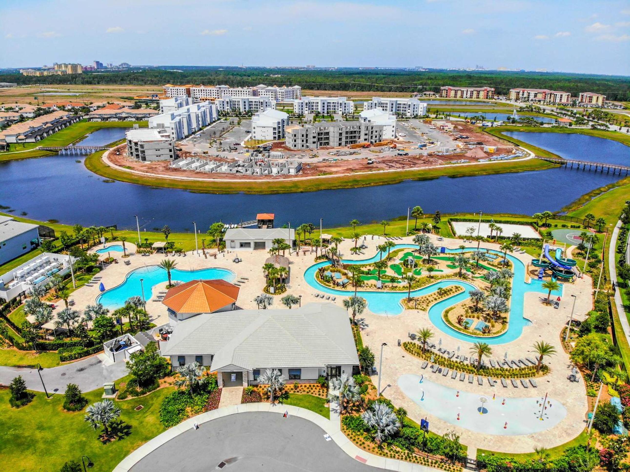 Lovely 2BR Codo with 2Clubhouses & Kids Splash Pad