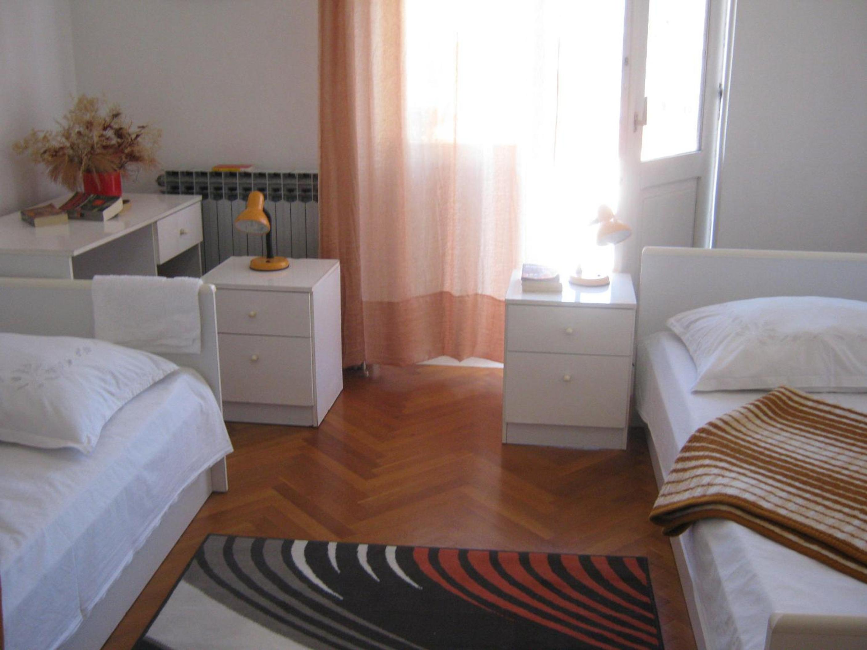 Apartments and Rooms Artemida