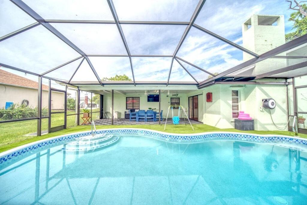 Kids- Friendly Stay in Cape! Heated Pool- Tesla charger & SPA