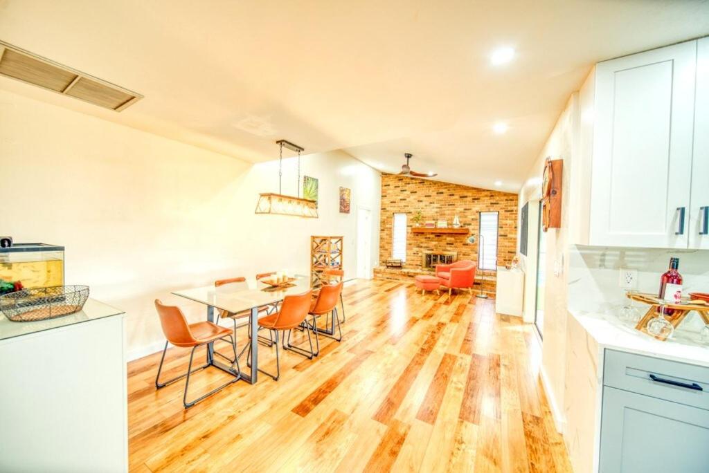 Kids- Friendly Stay in Cape! Heated Pool- Tesla charger & SPA