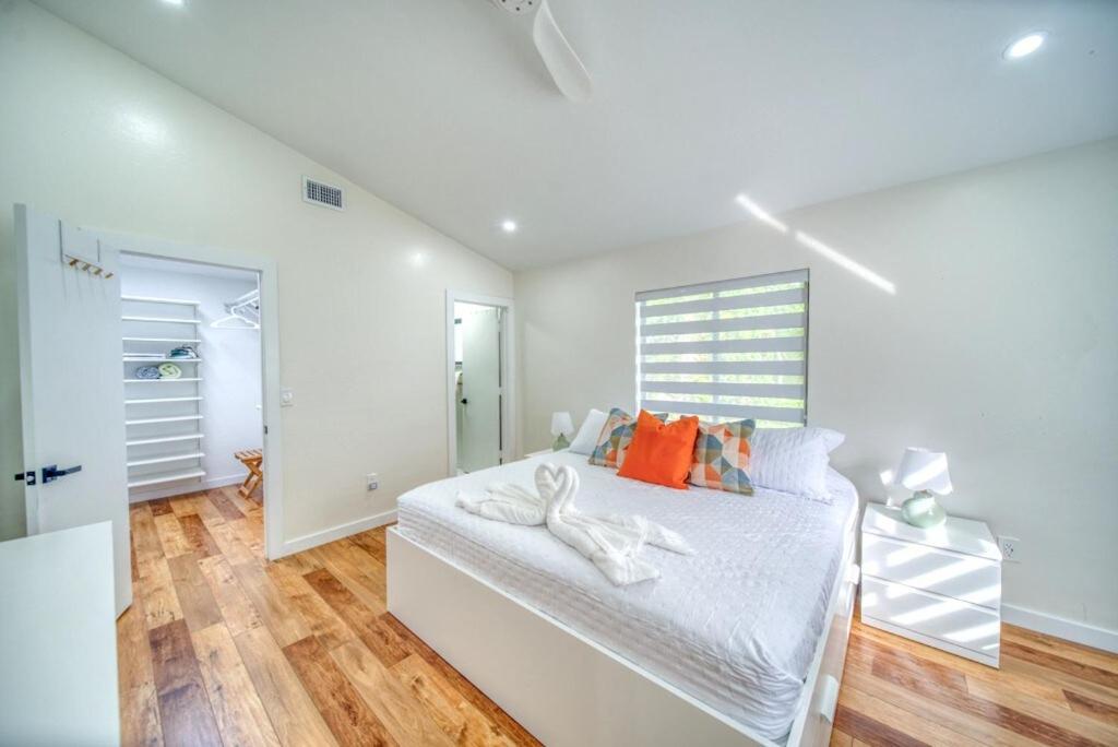 Kids- Friendly Stay in Cape! Heated Pool- Tesla charger & SPA