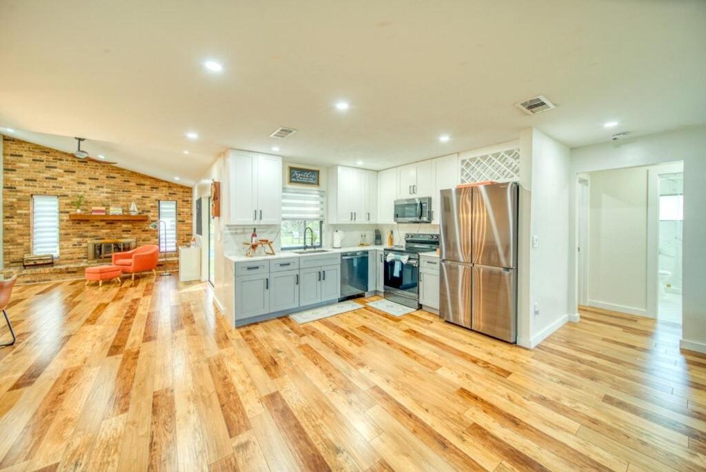 Kids- Friendly Stay in Cape! Heated Pool- Tesla charger & SPA