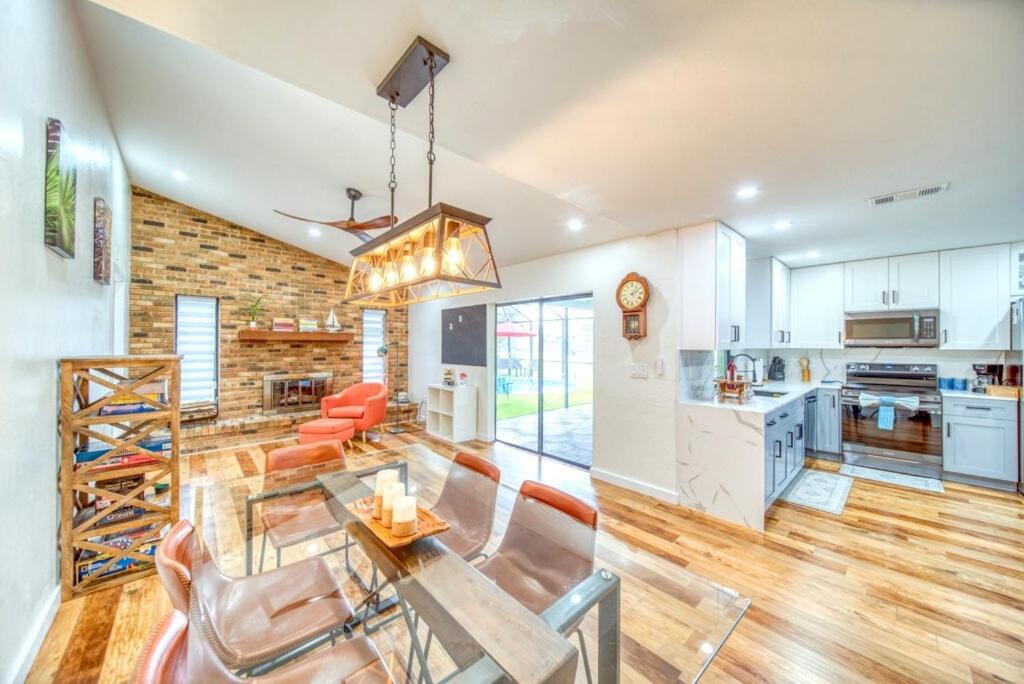 Kids- Friendly Stay in Cape! Heated Pool- Tesla charger & SPA