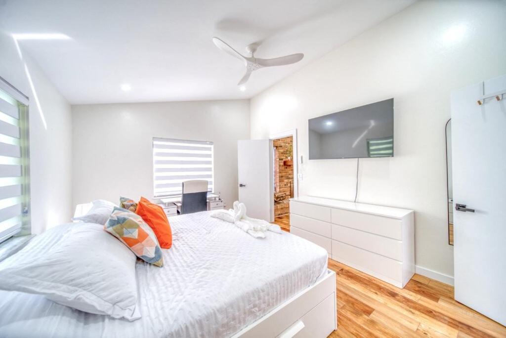 Kids- Friendly Stay in Cape! Heated Pool- Tesla charger & SPA