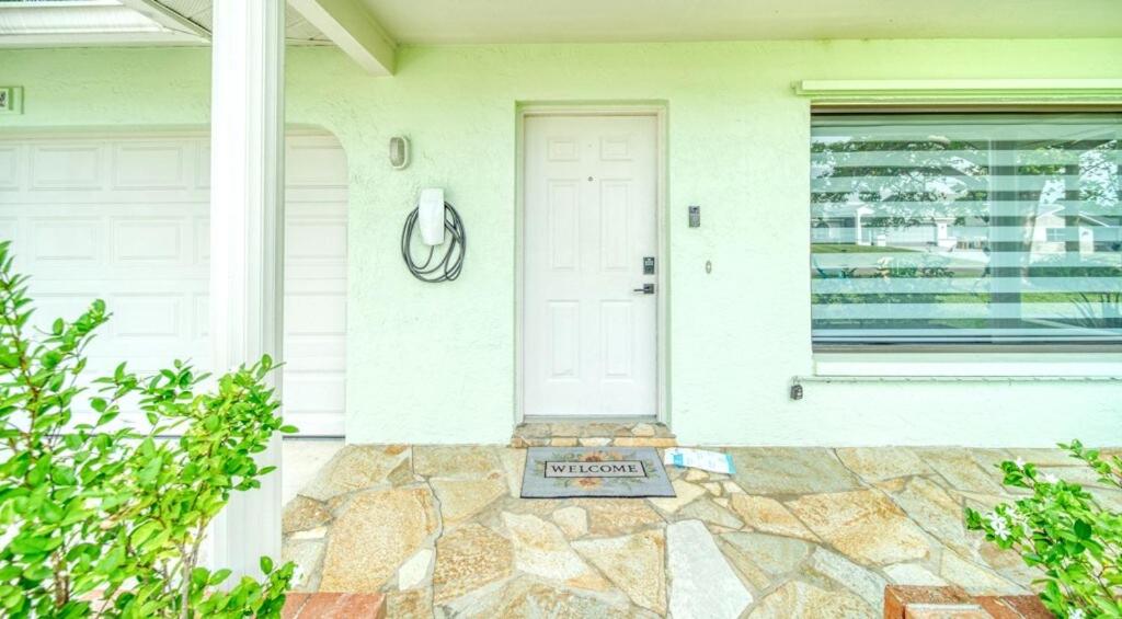Kids- Friendly Stay in Cape! Heated Pool- Tesla charger & SPA