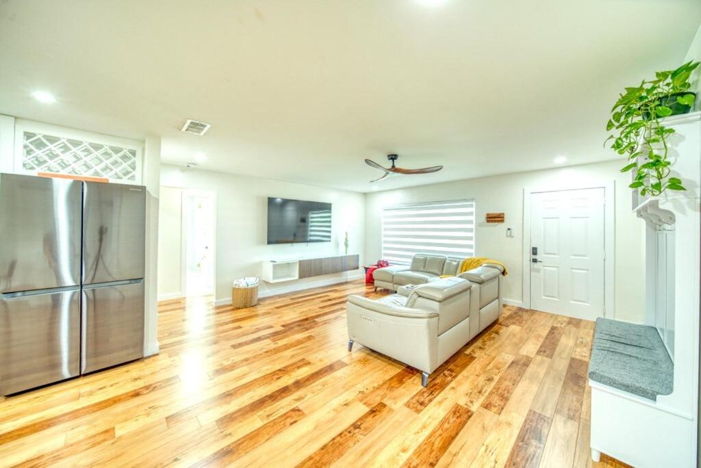 Kids- Friendly Stay in Cape! Heated Pool- Tesla charger & SPA