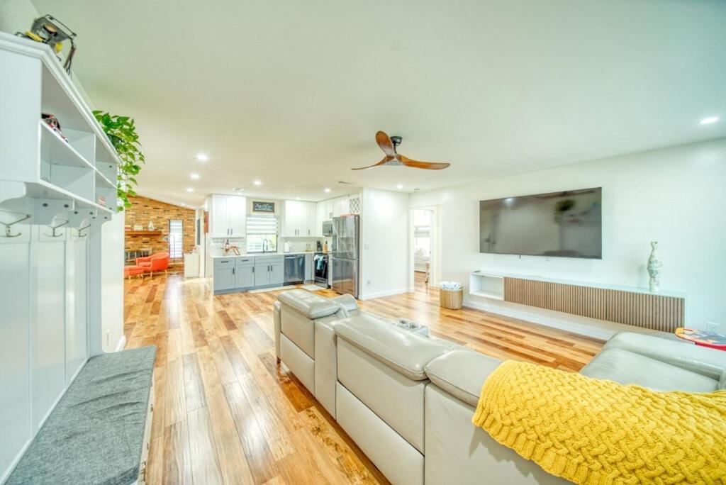 Kids- Friendly Stay in Cape! Heated Pool- Tesla charger & SPA