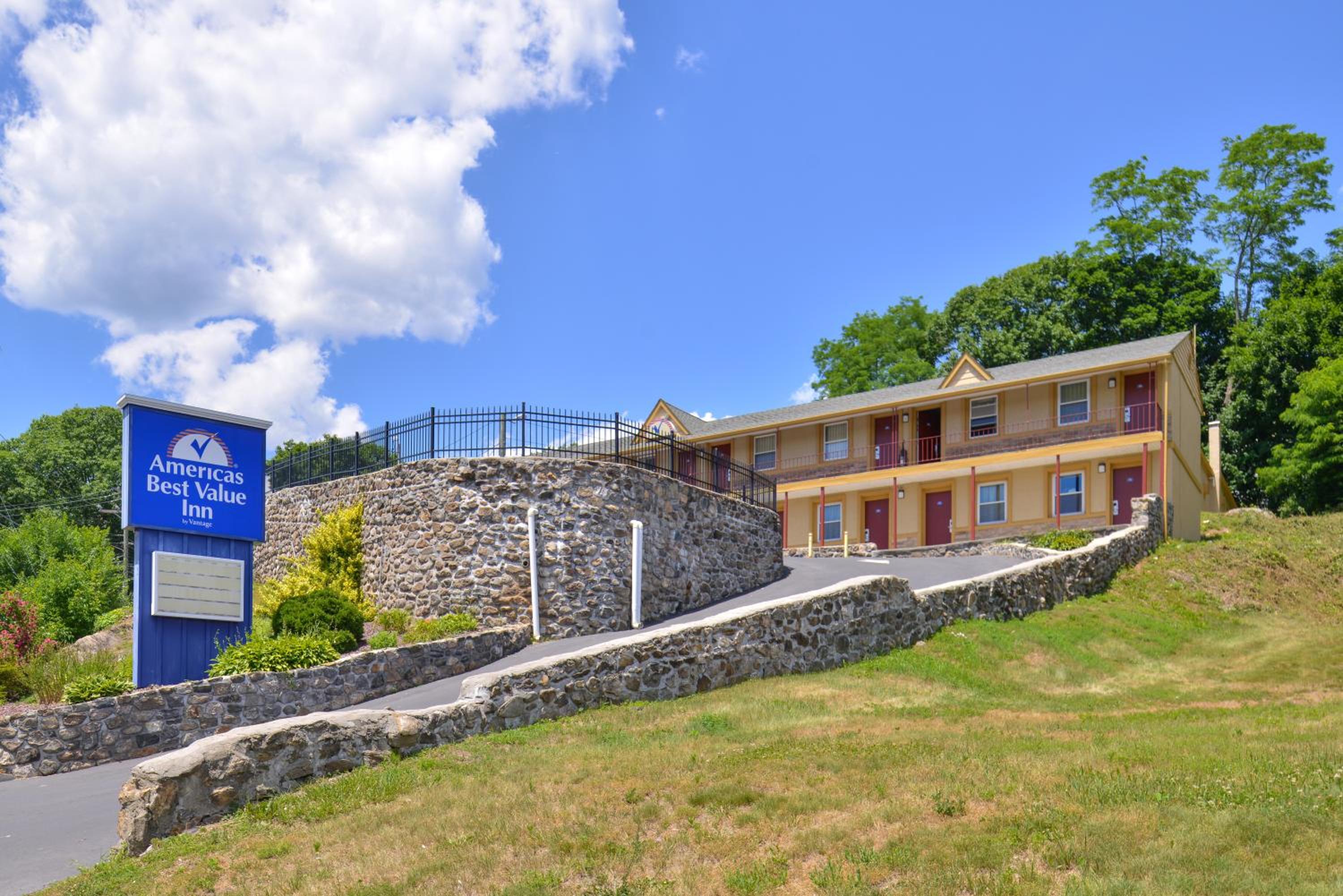 Danbury Vacations - Golden Hill Inn-Danbury - Property Image 10