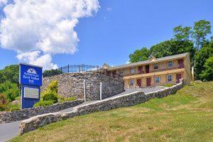 Danbury Vacations - Golden Hill Inn-Danbury - Property Image 2