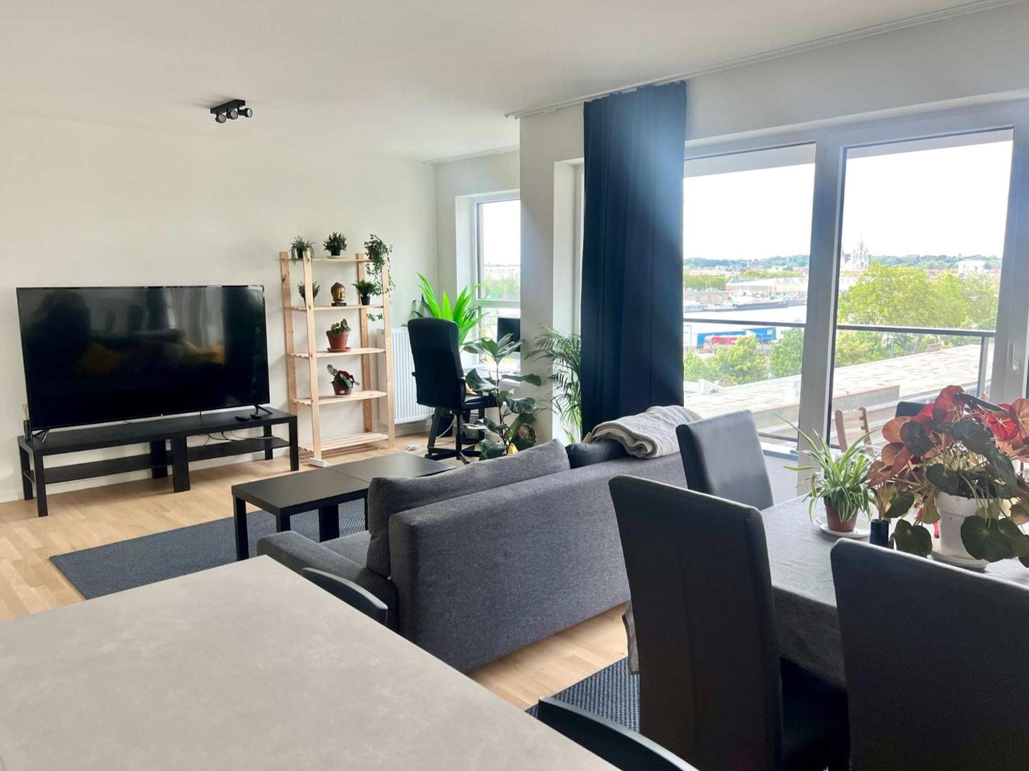 Family-Friendly Apartment Steps from Atomium - City Center 6 min