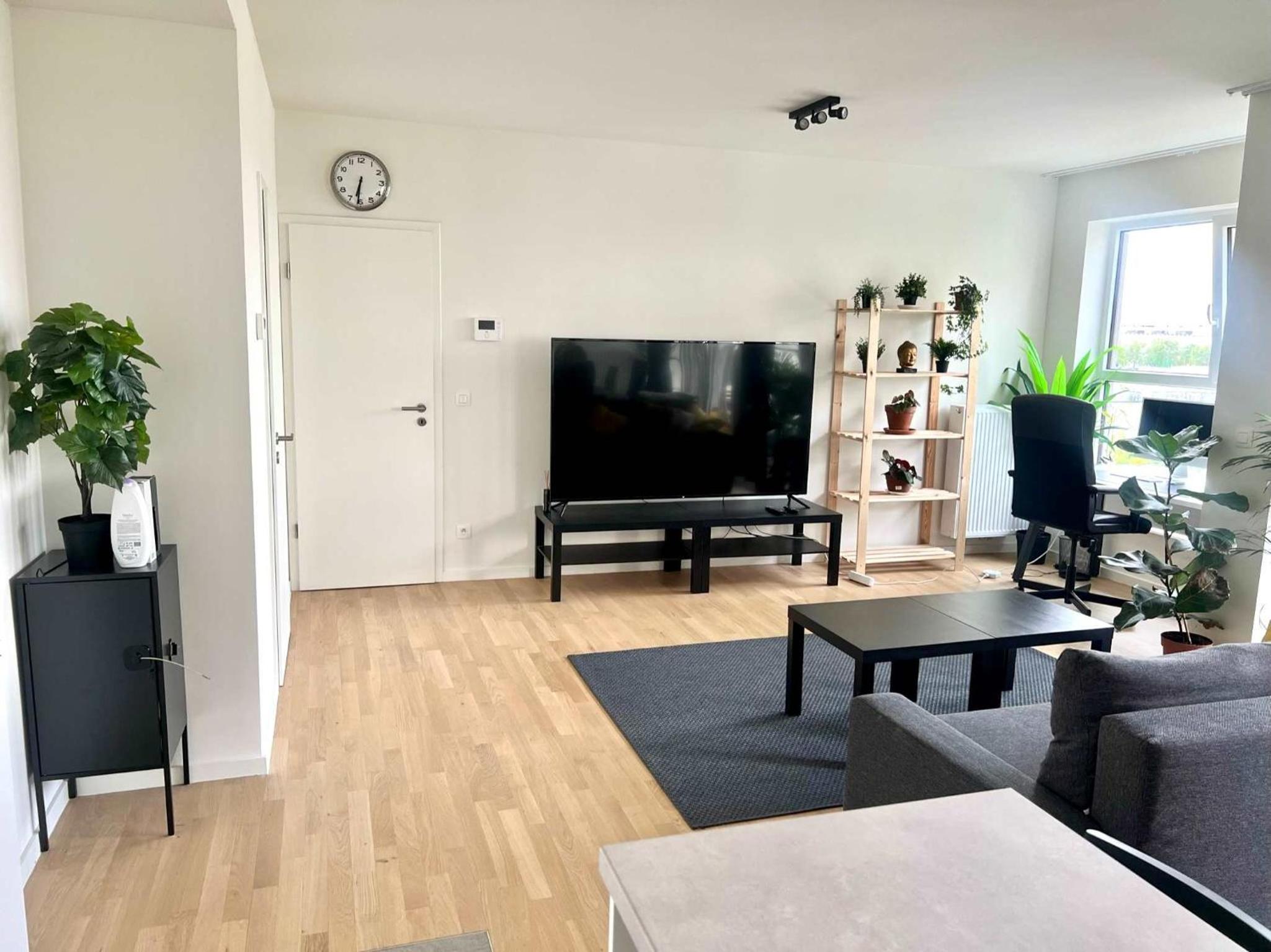 Family-Friendly Apartment Steps from Atomium - City Center 6 min