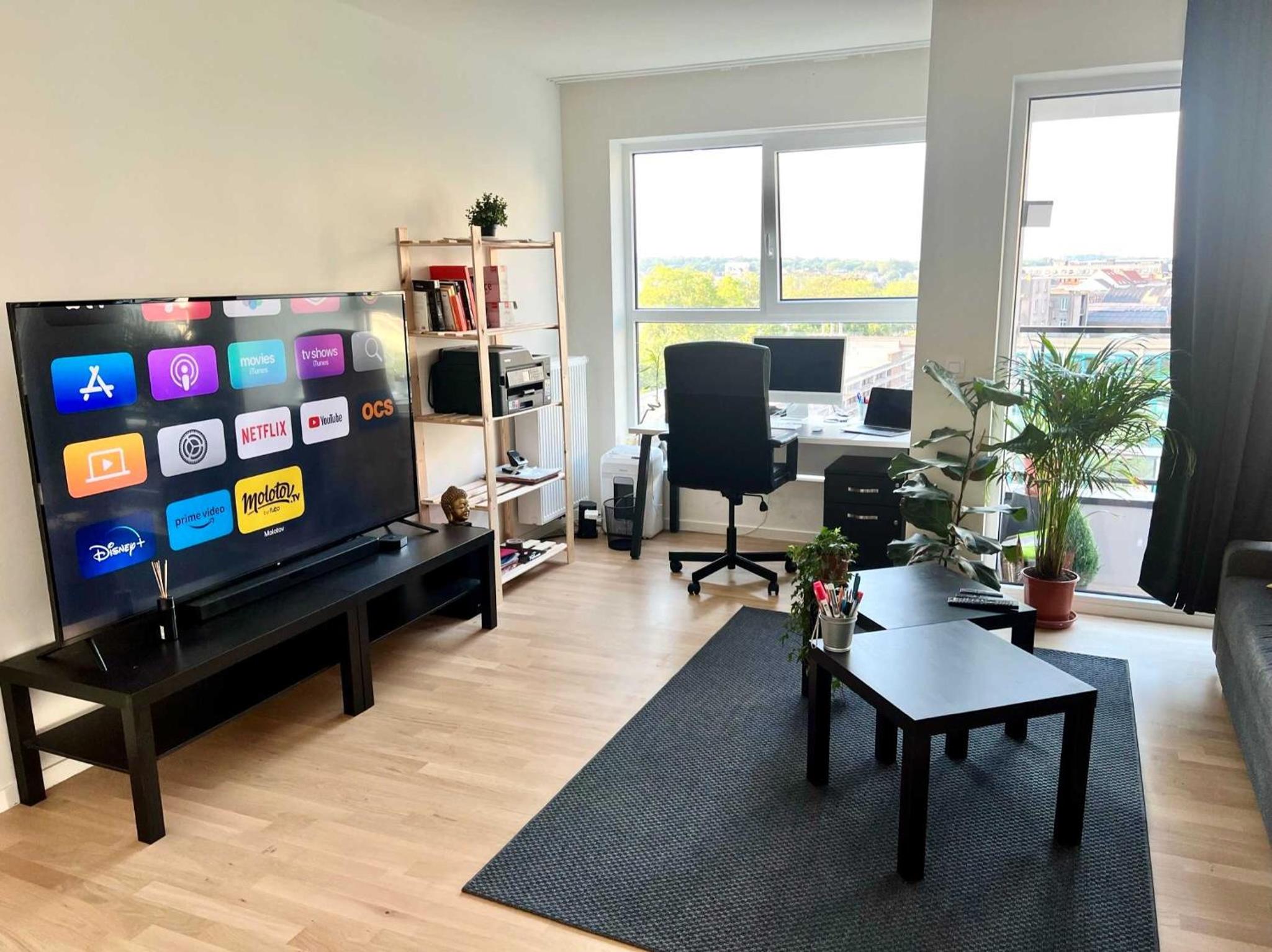 Family-Friendly Apartment Steps from Atomium - City Center 6 min