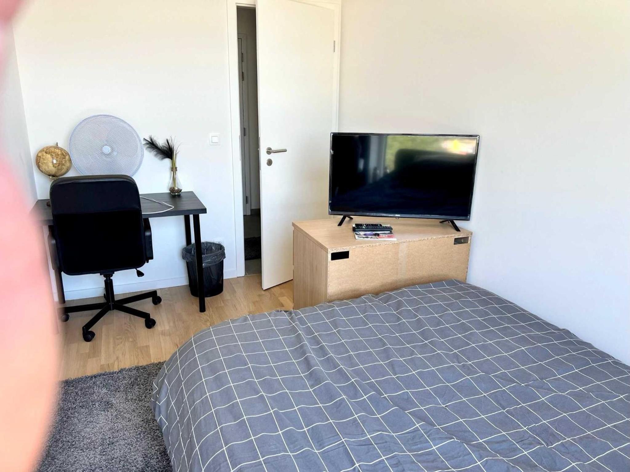 Family-Friendly Apartment Steps from Atomium - City Center 6 min