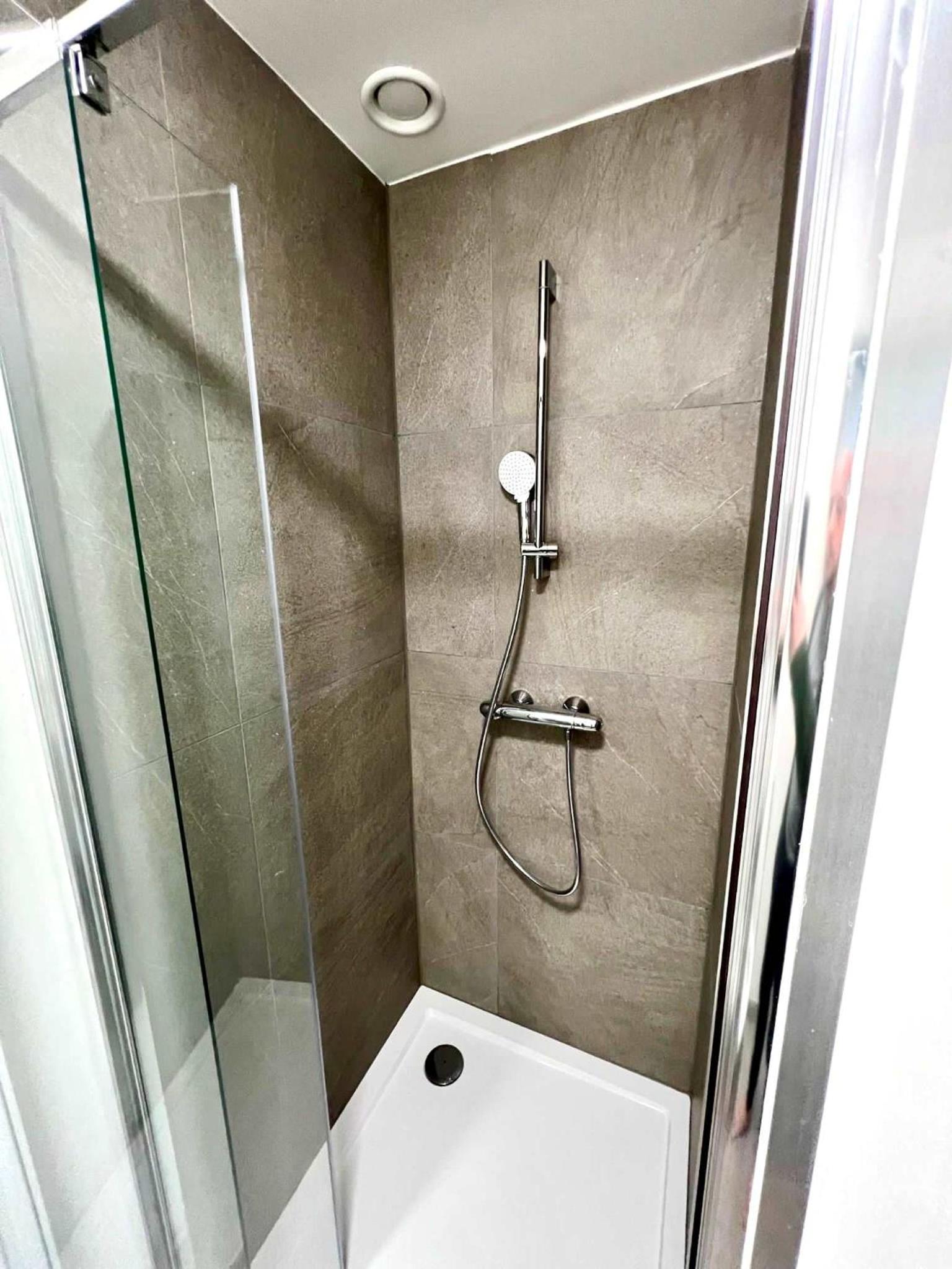 Family-Friendly Apartment Steps from Atomium - City Center 6 min
