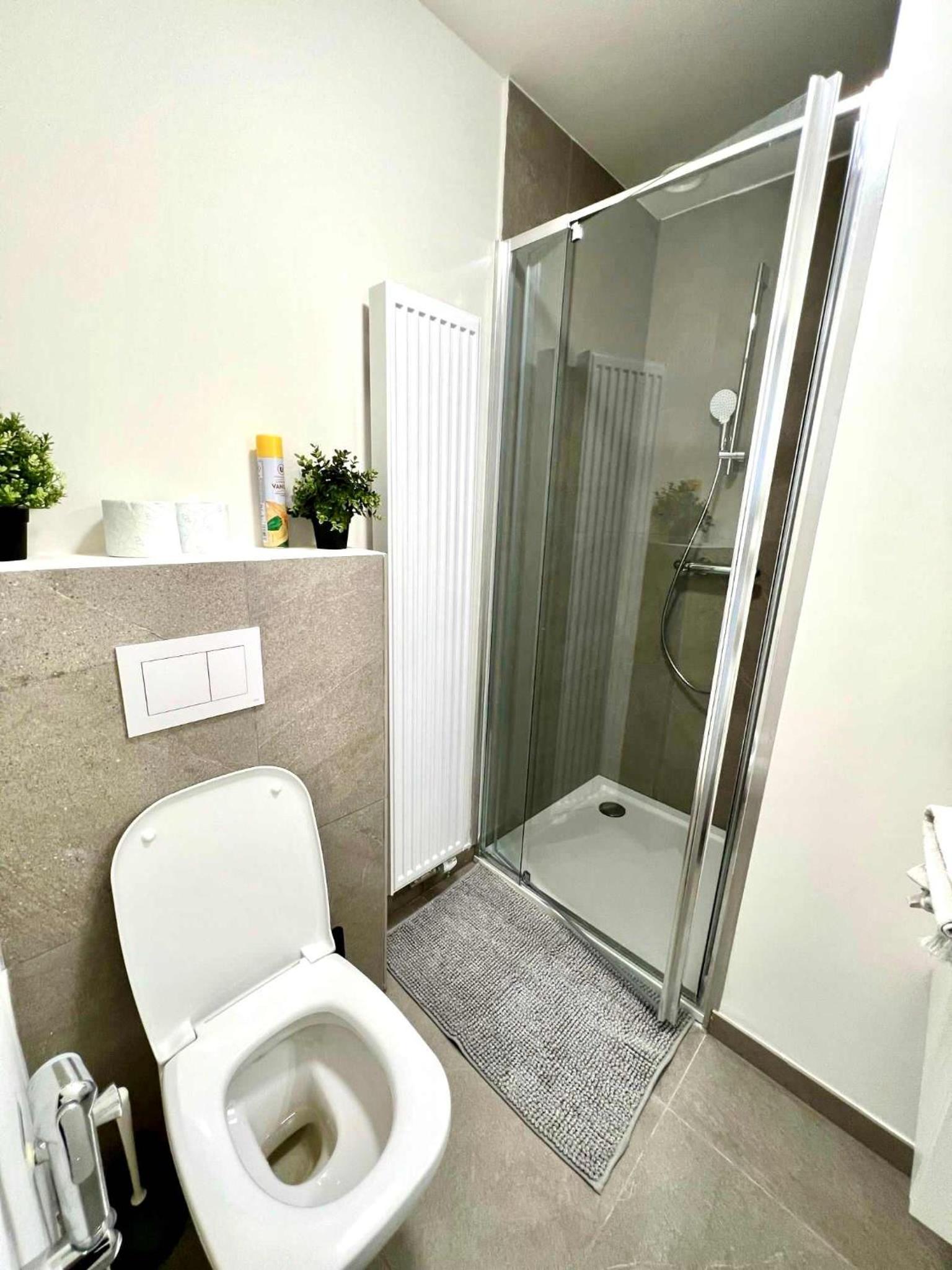 Family-Friendly Apartment Steps from Atomium - City Center 6 min