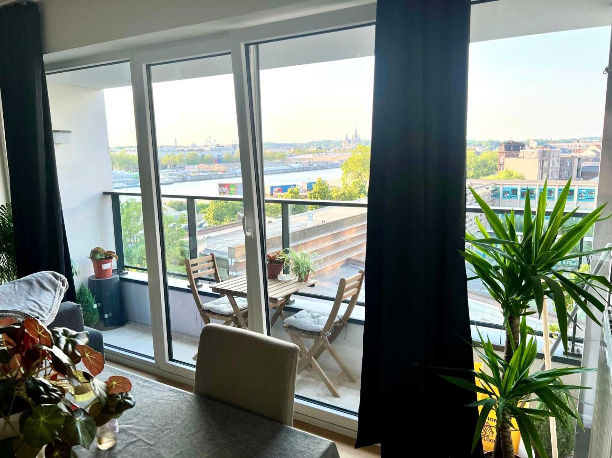 Family-Friendly Apartment Steps from Atomium - City Center 6 min