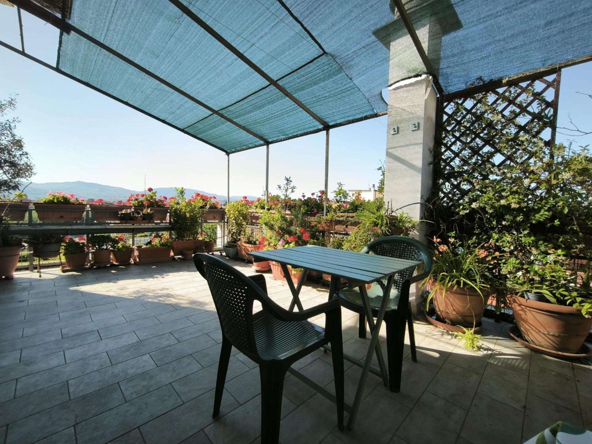 Una Terrazza tra Fiori e Cielo