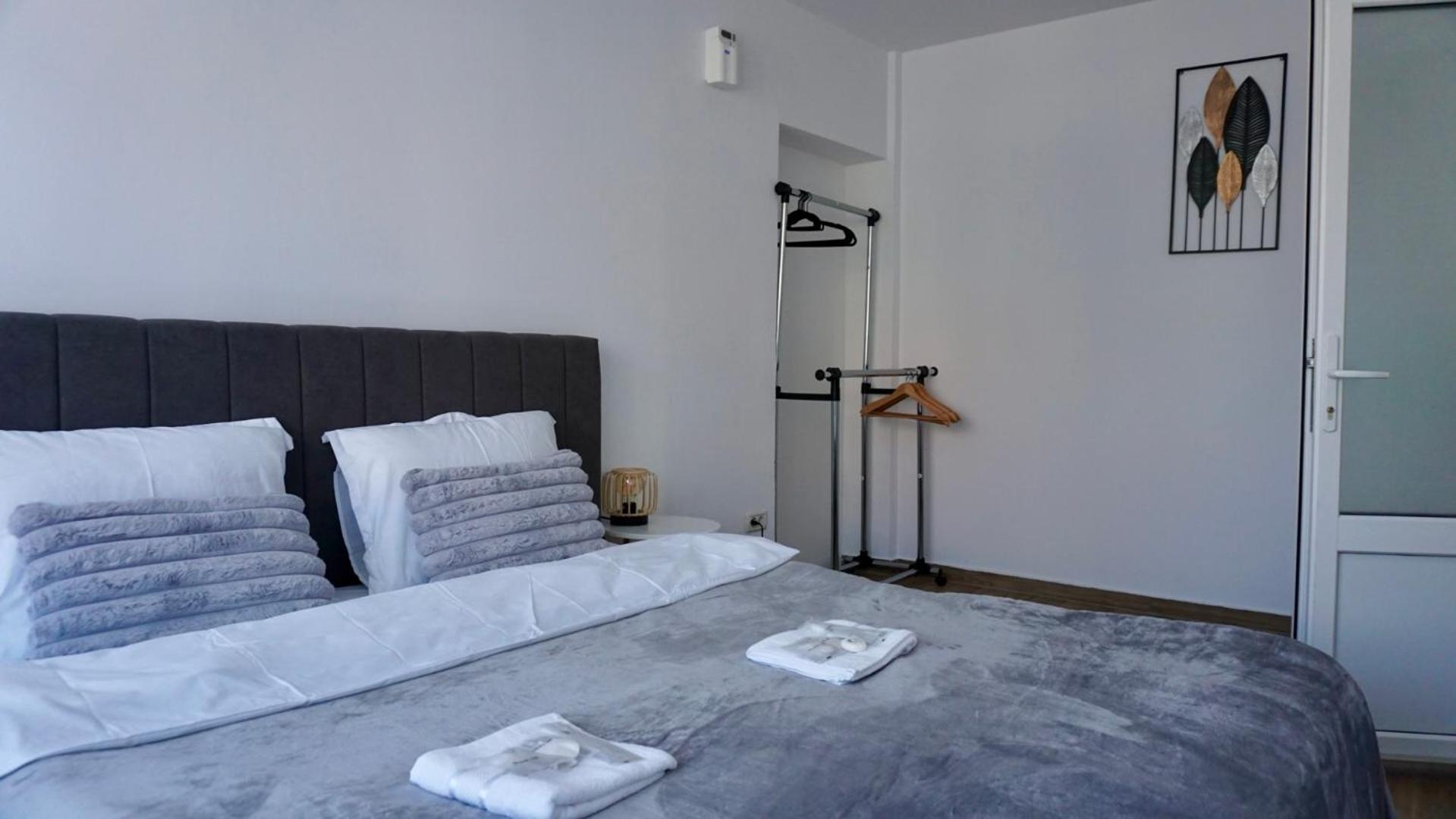 Chic and sunny downtown apartment