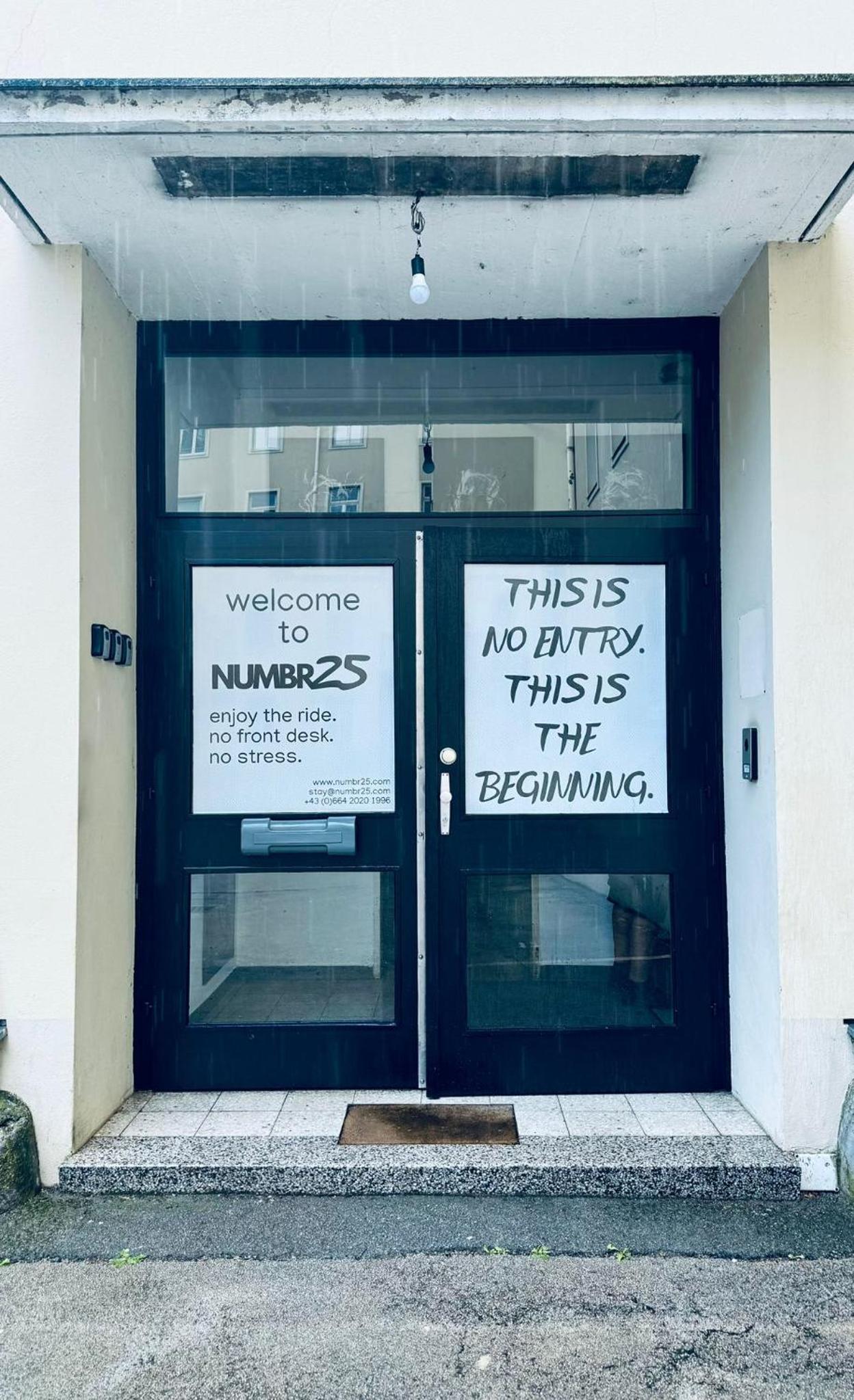 NUMBR25 - self service & low budget Hotel