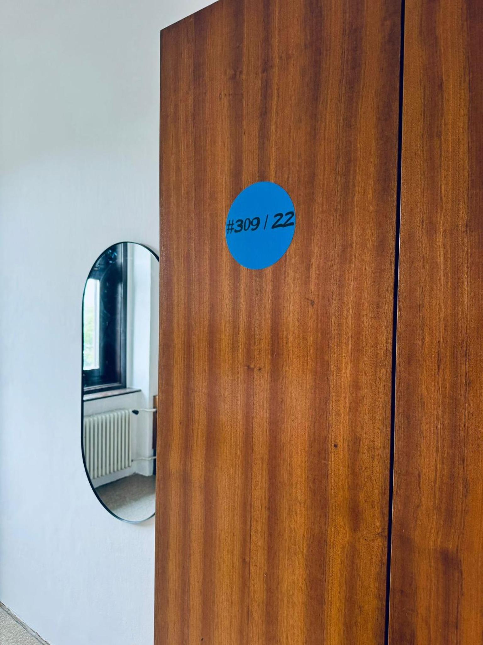 NUMBR25 - self service & low budget Hotel
