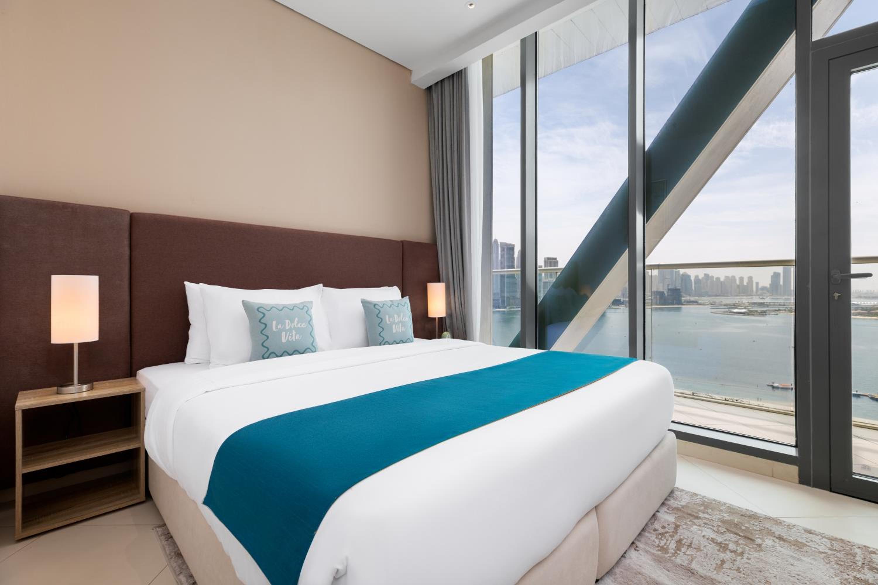 Maison Privee - Elegant Palm Retreat with Iconic Sea & Marina Vws