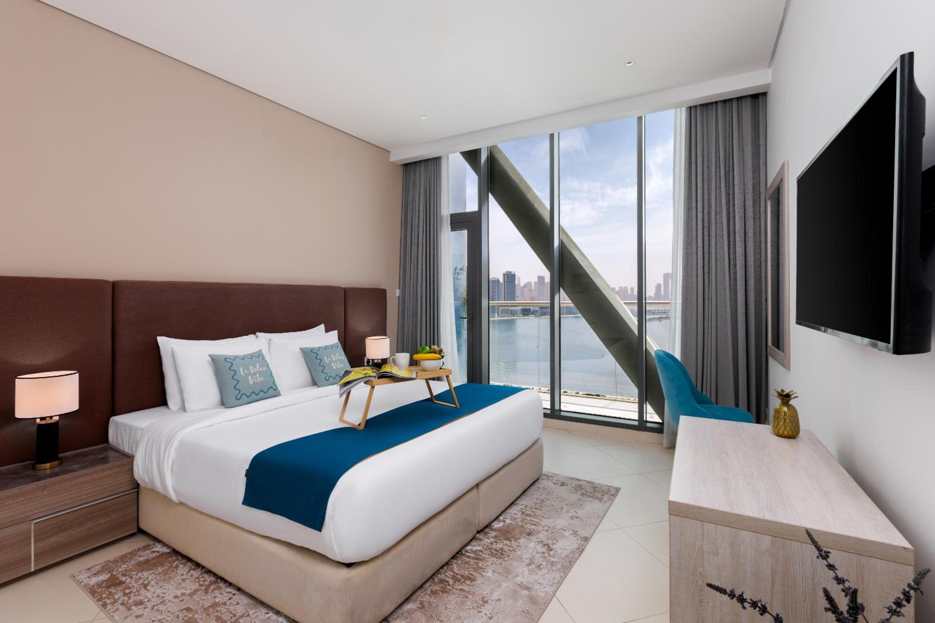 Maison Privee - Elegant Palm Retreat with Iconic Sea & Marina Vws