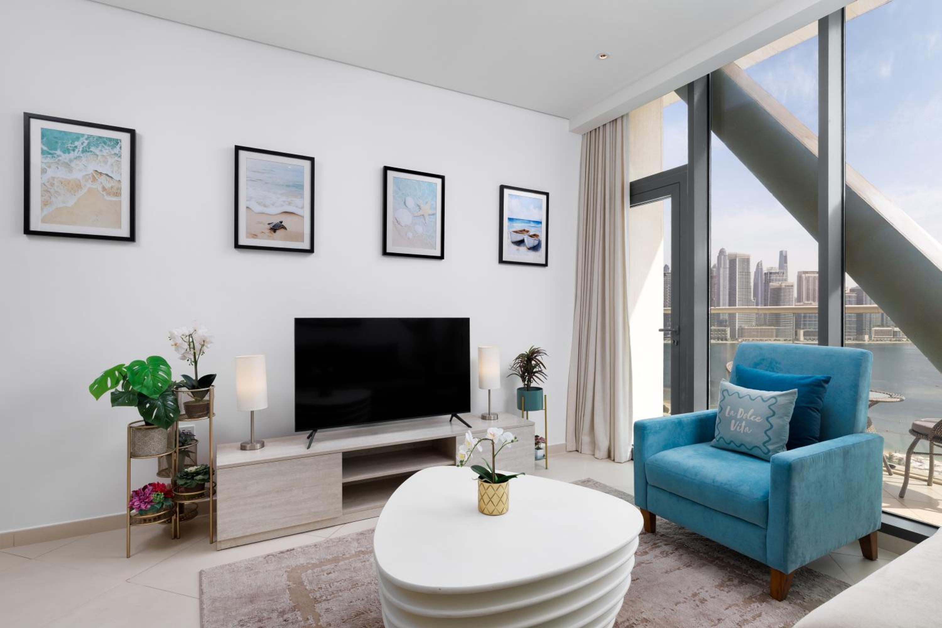 Maison Privee - Elegant Palm Retreat with Iconic Sea & Marina Vws