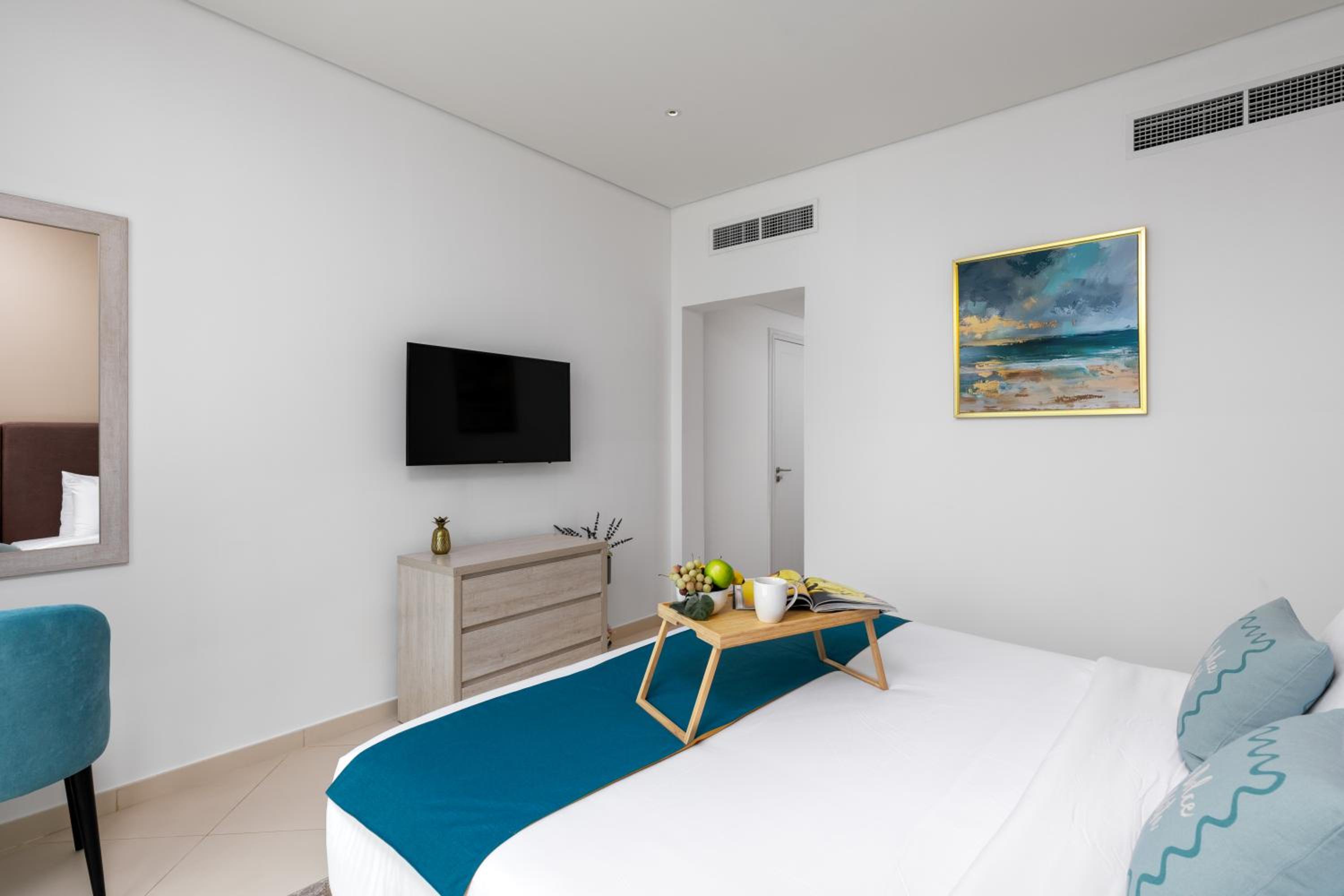 Maison Privee - Elegant Palm Retreat with Iconic Sea & Marina Vws